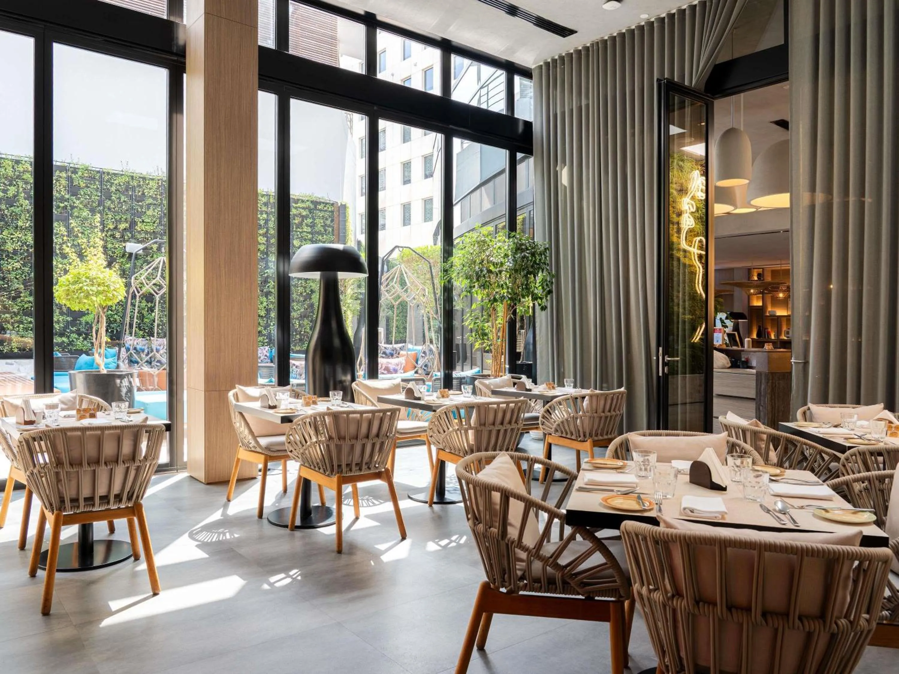 Restaurant/places to eat in ibis Dubai World Trade Centre