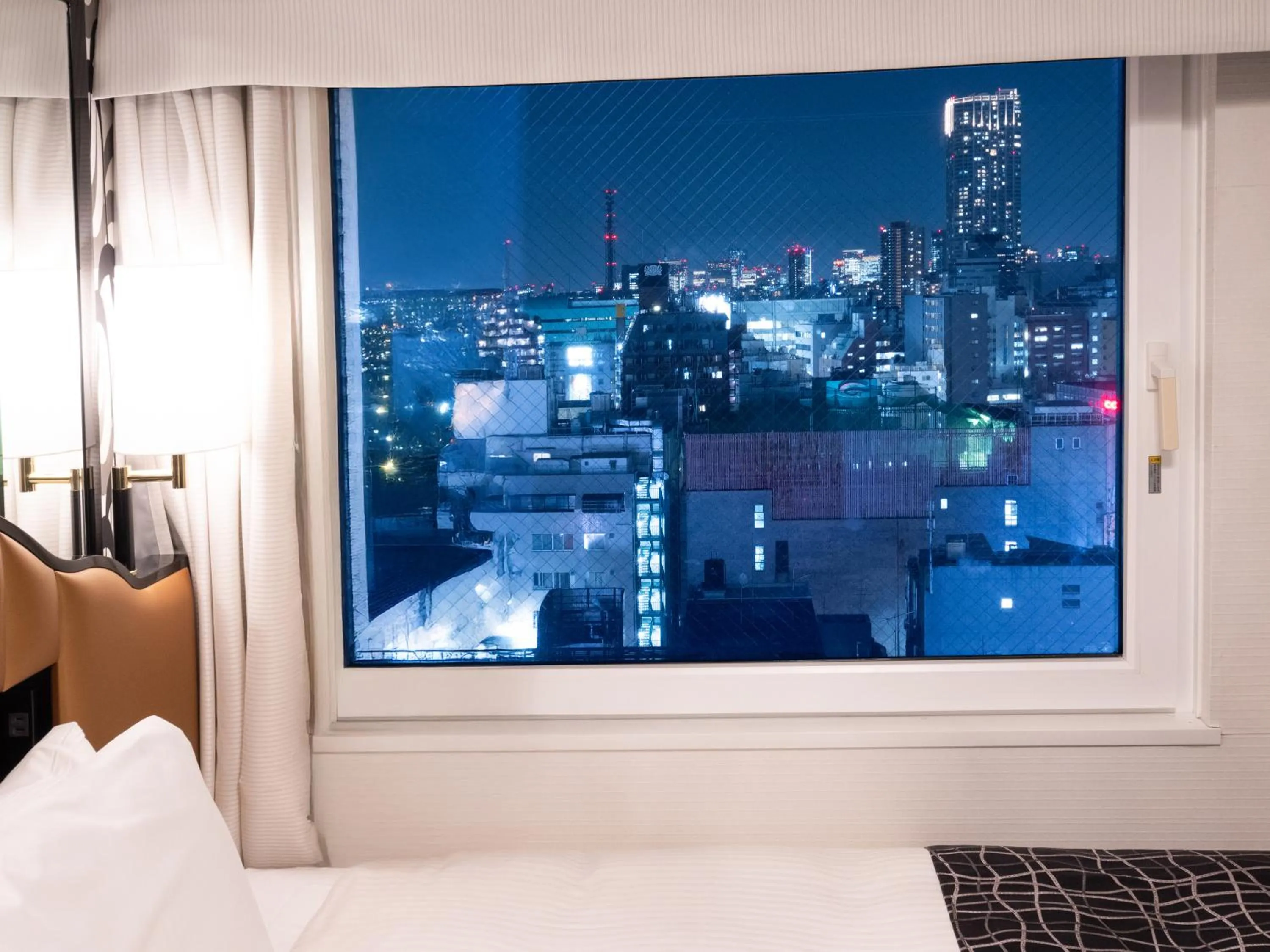 Property building, Bed in APA Hotel Shinjuku Kabukicho Chuo