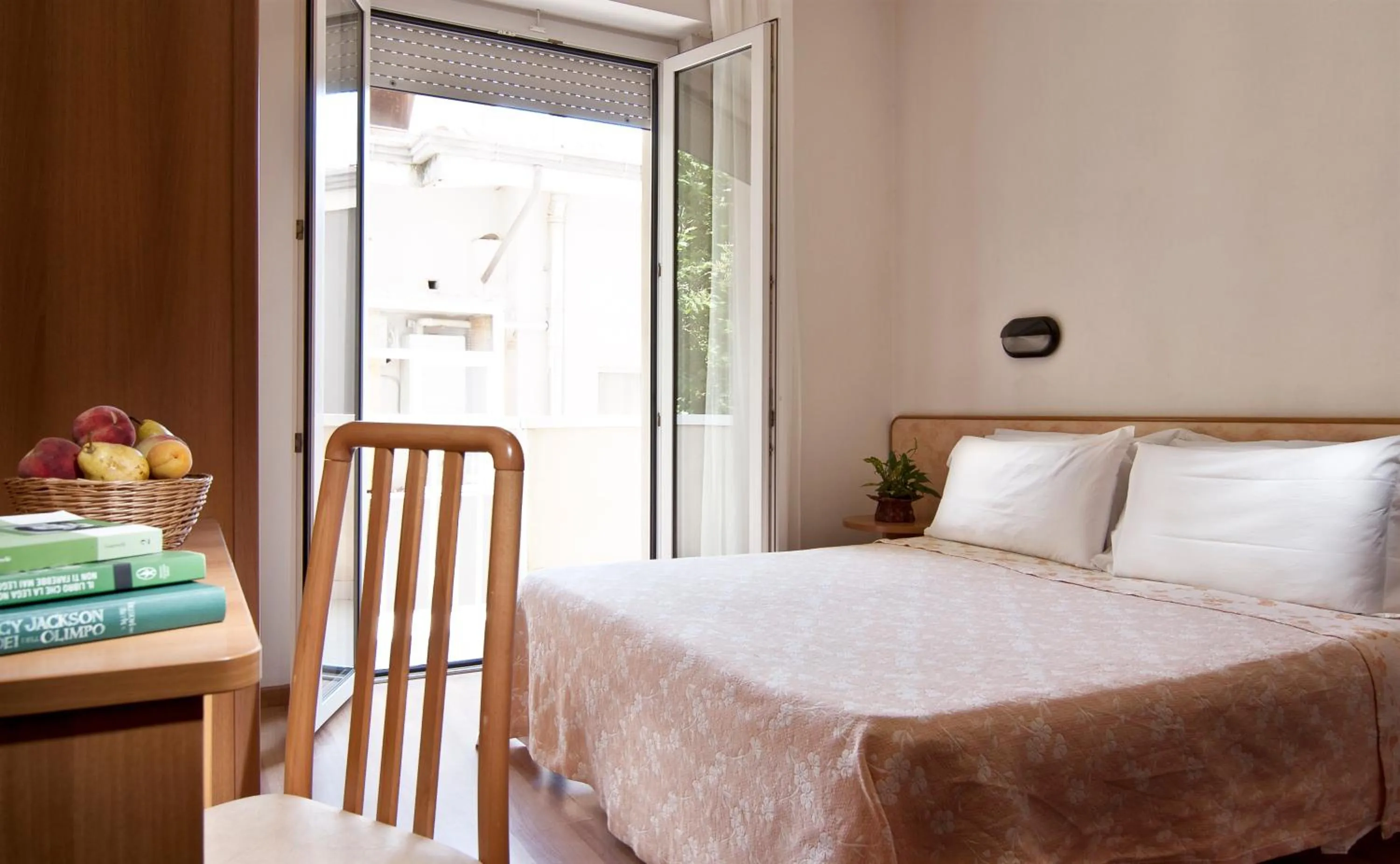 Day, Bed in Hotel Little