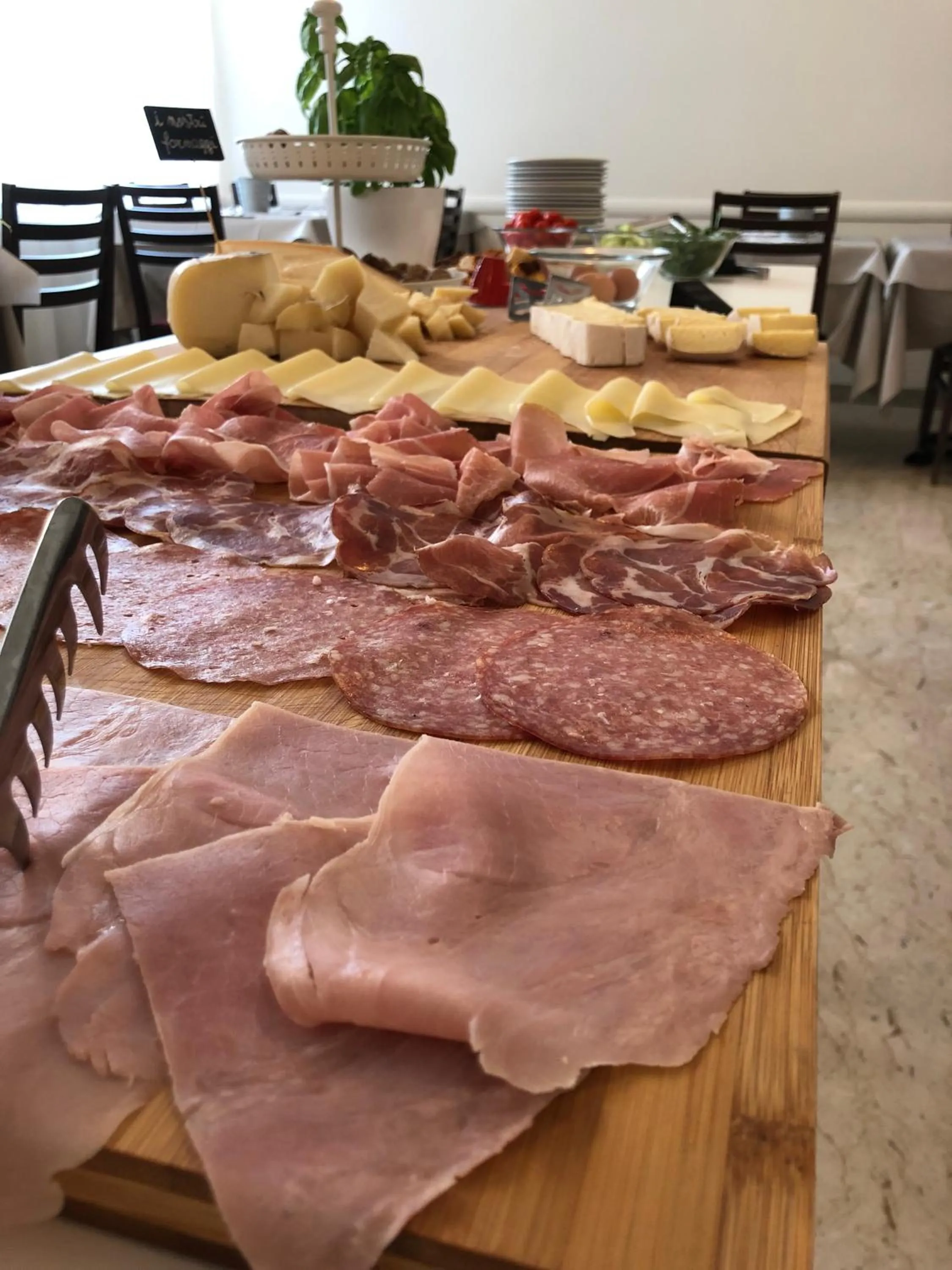 Food and drinks in Hotel Little