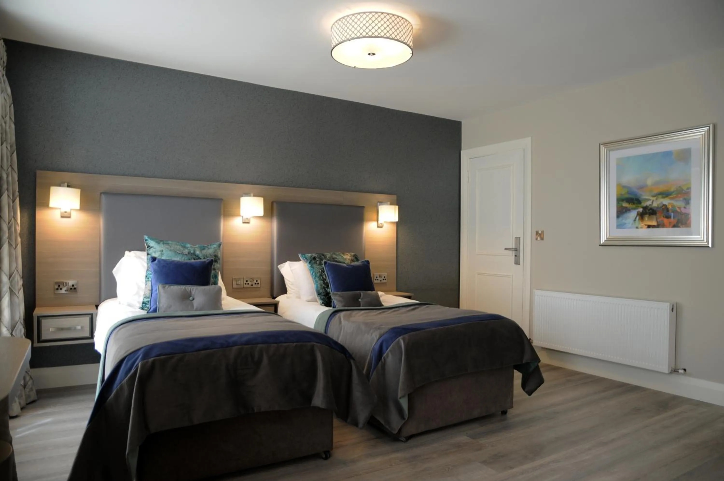 Shower, Bed in Barr Na Sraide Inn