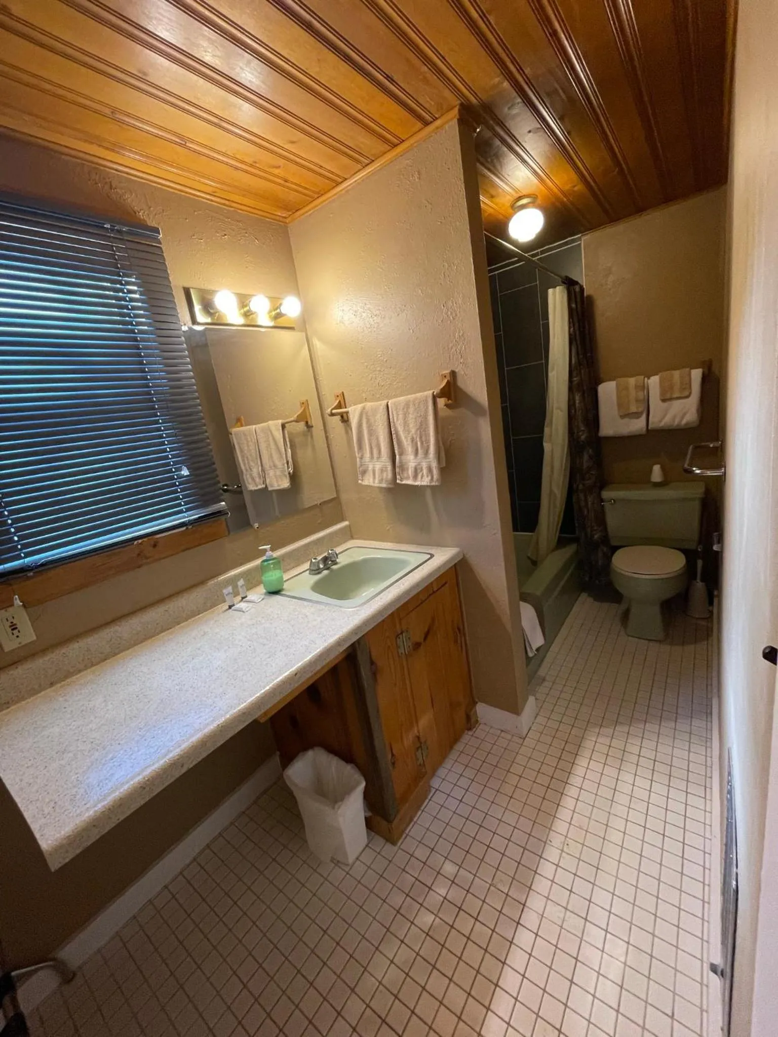 Eagle Nest Fly Shack & Lodge