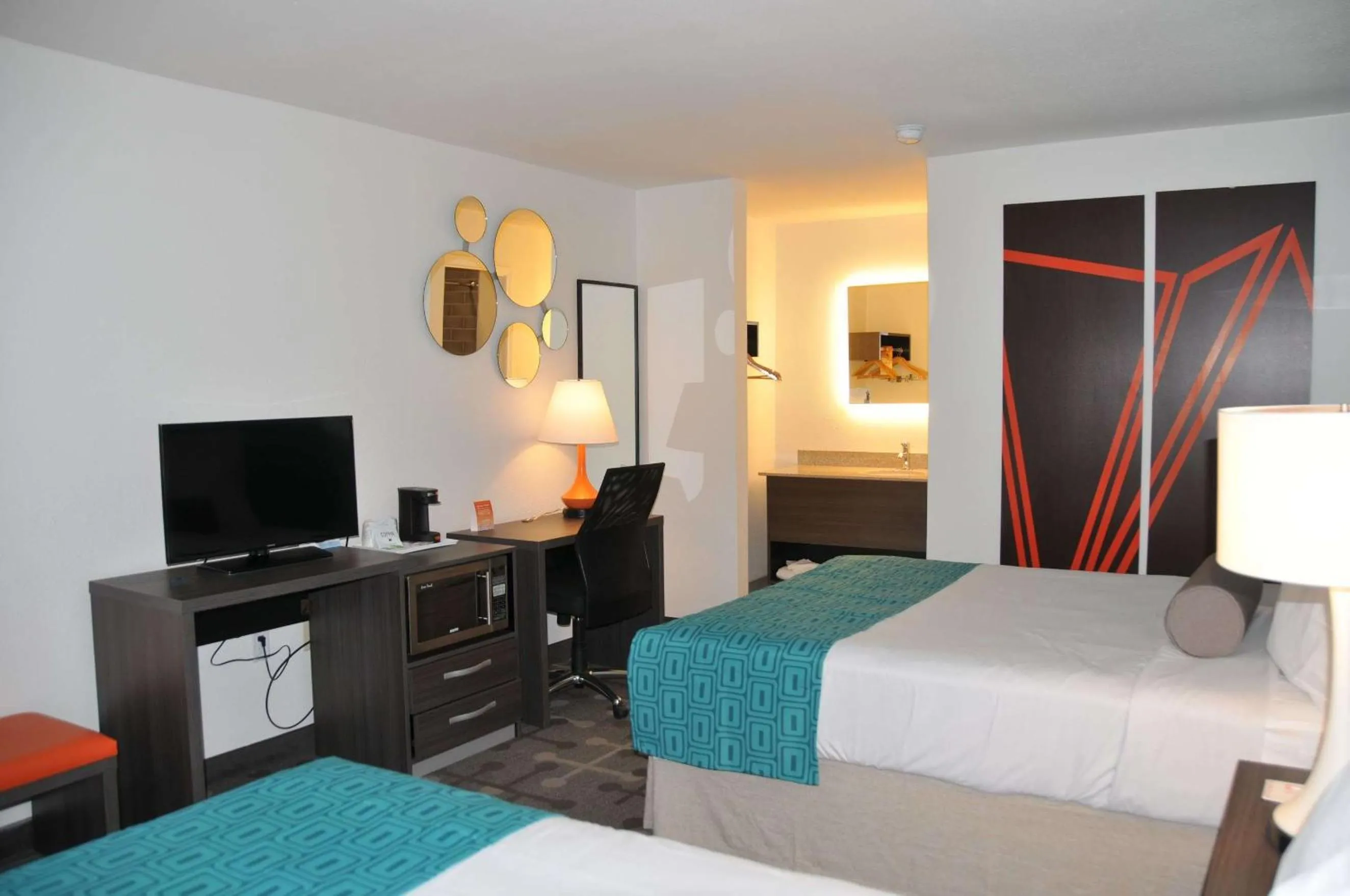 Photo of the whole room, Bed in Howard Johnson by Wyndham Florence