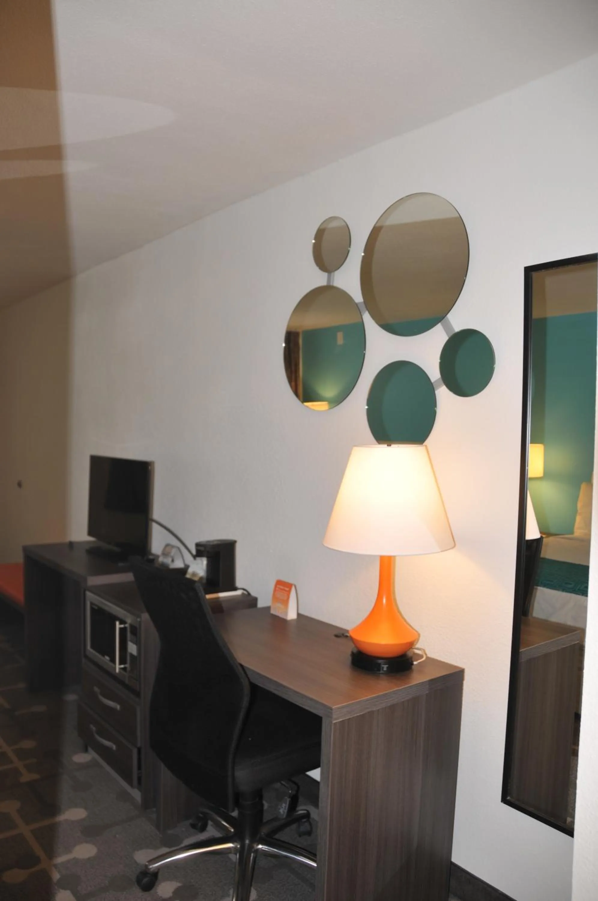 Living room in Howard Johnson by Wyndham Florence