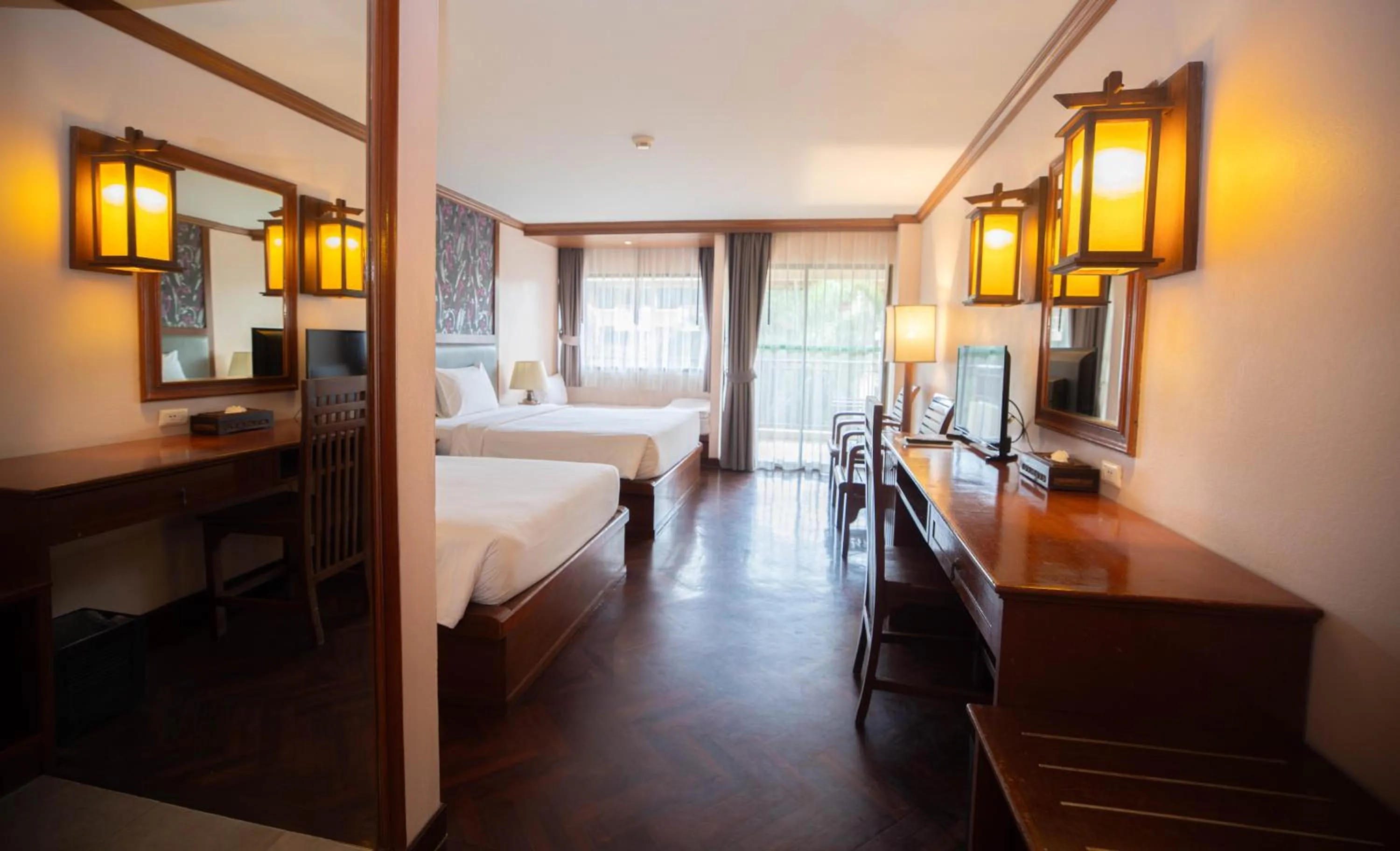 Bed in Baumanburi Hotel Patong