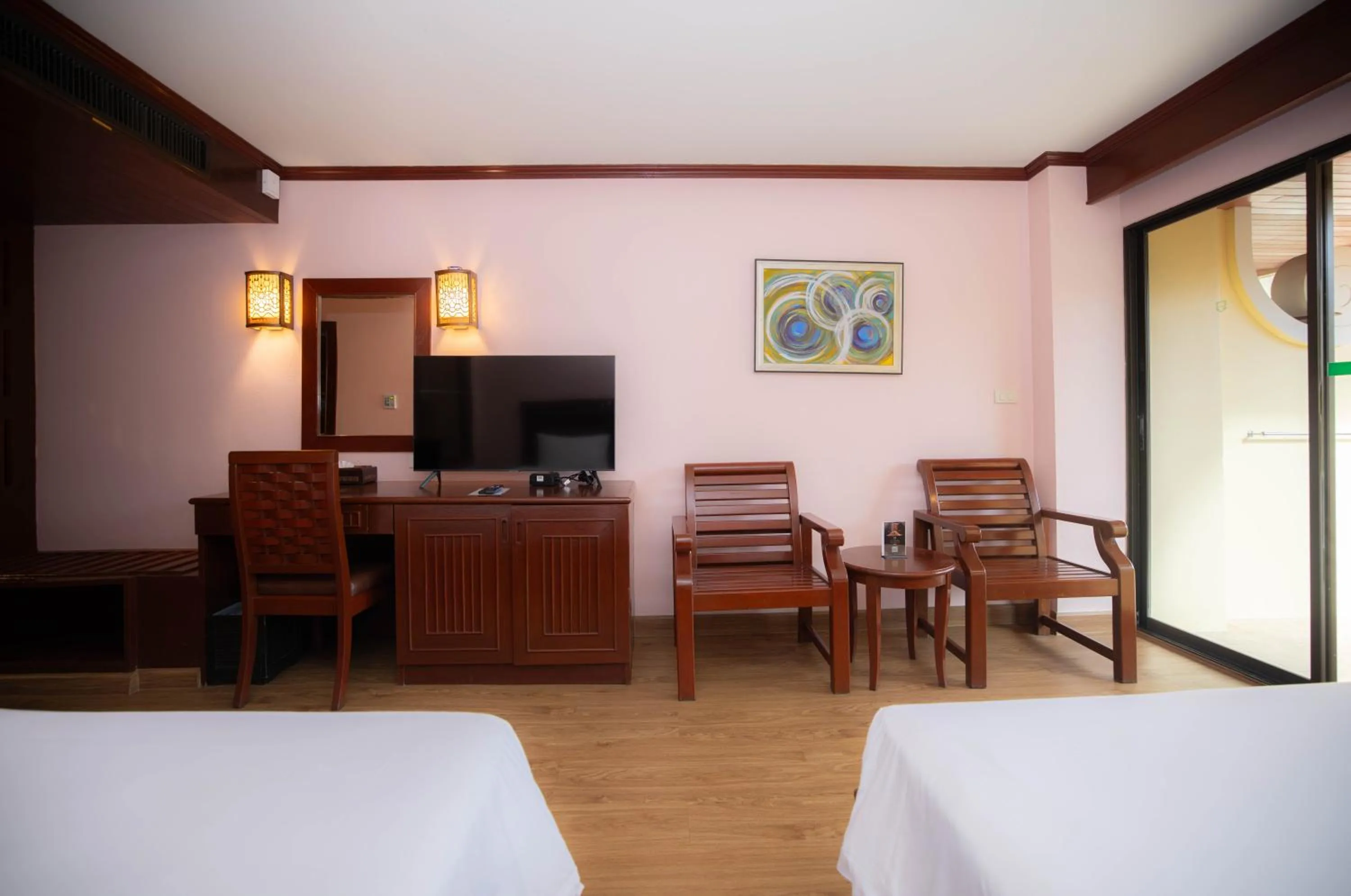 Bed in Baumanburi Hotel Patong