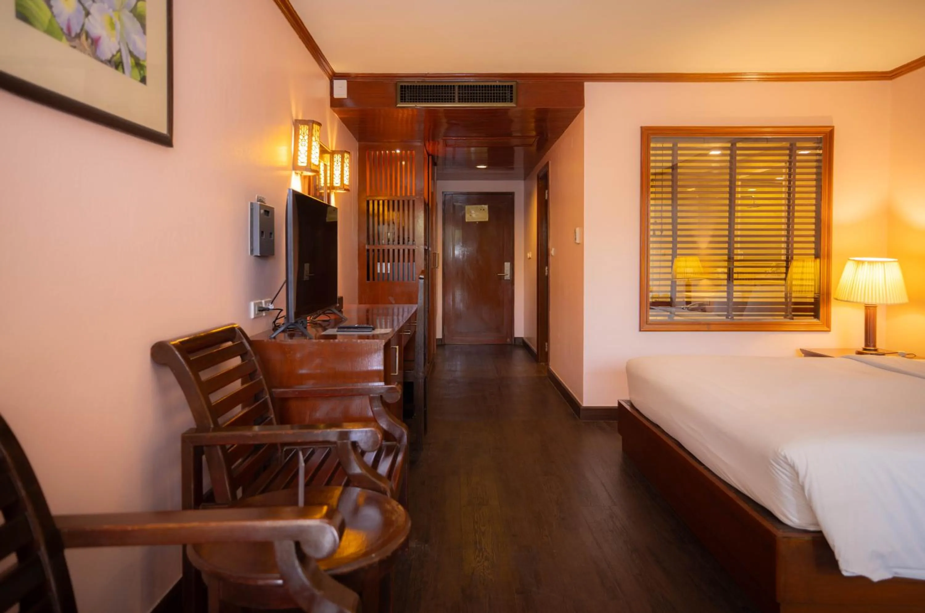 Bed in Baumanburi Hotel Patong