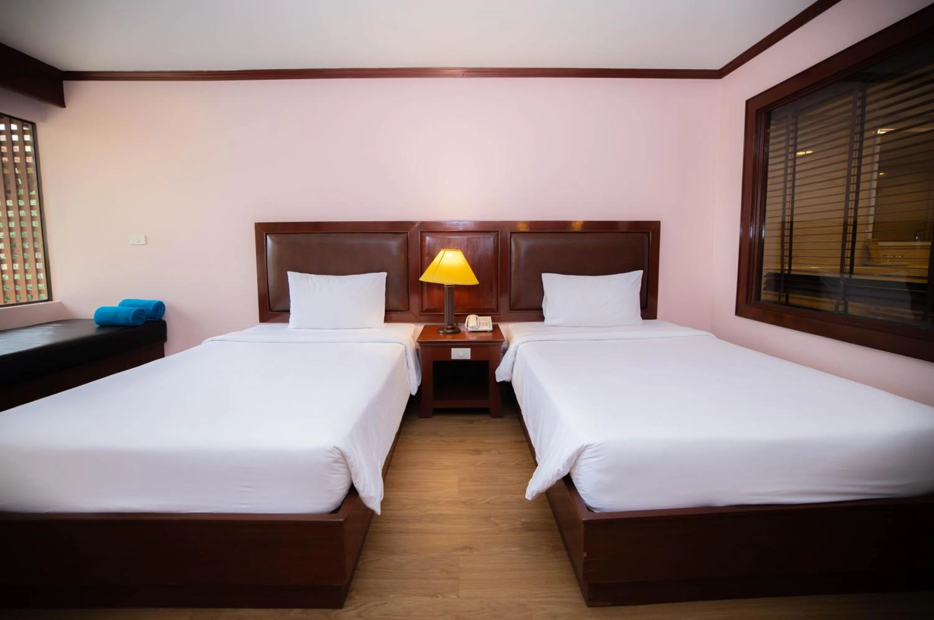 Bed in Baumanburi Hotel Patong