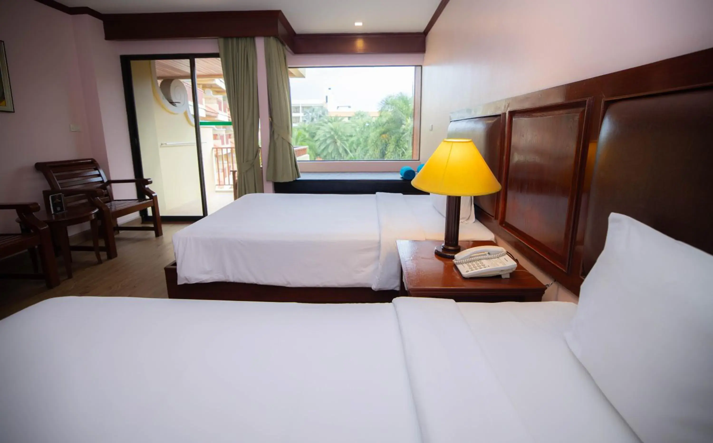 Deluxe Pool View Twin Room in Baumanburi Hotel Patong Deluxe Pool View Twin Room in Baumanburi Hotel Patong