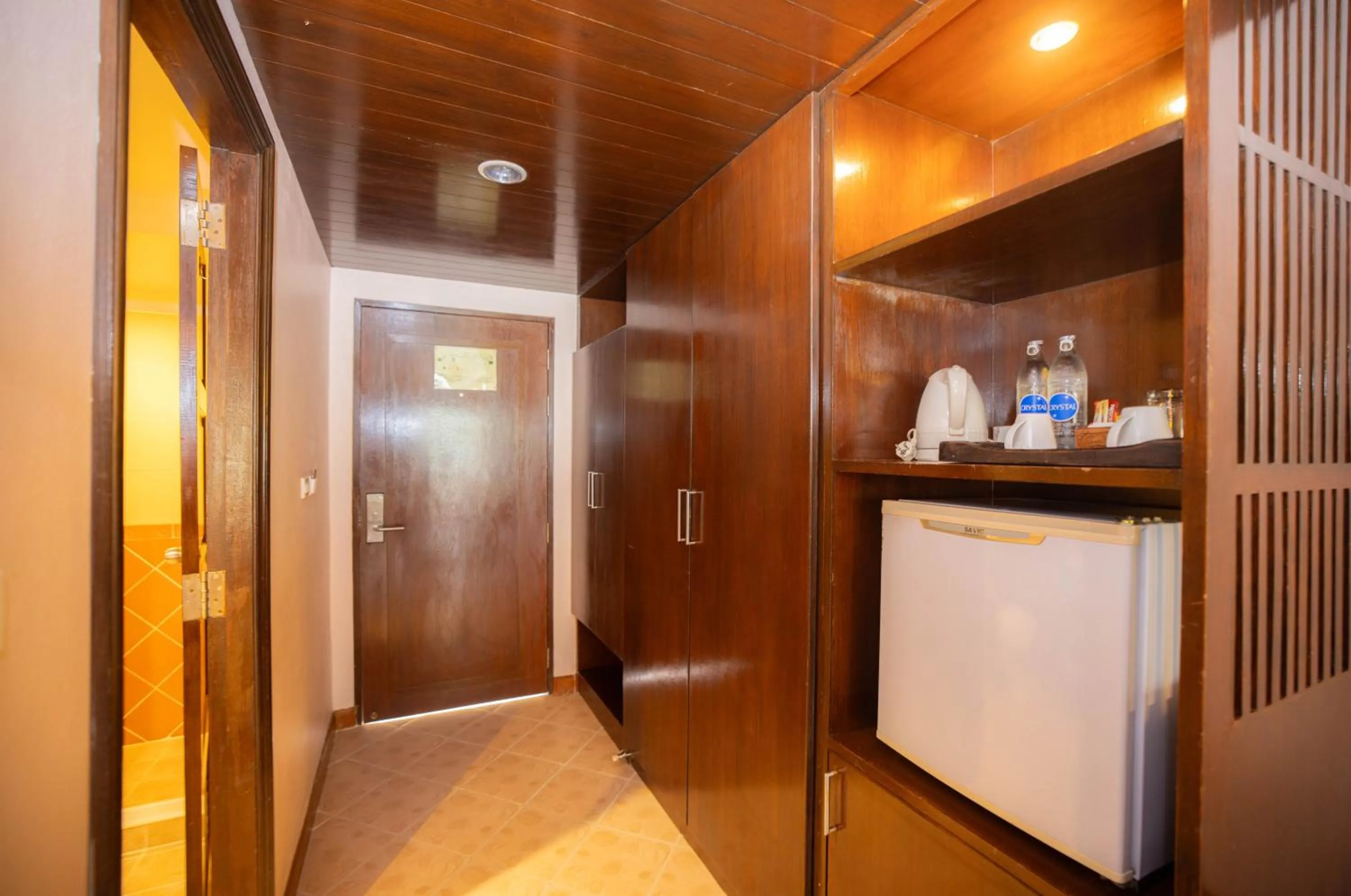 Coffee/tea facilities in Baumanburi Hotel Patong