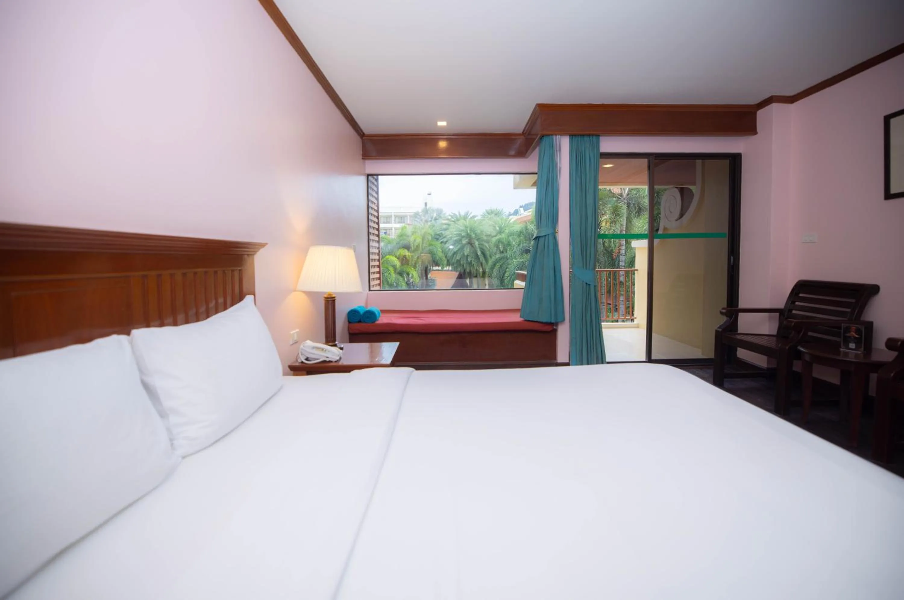 Bed in Baumanburi Hotel Patong