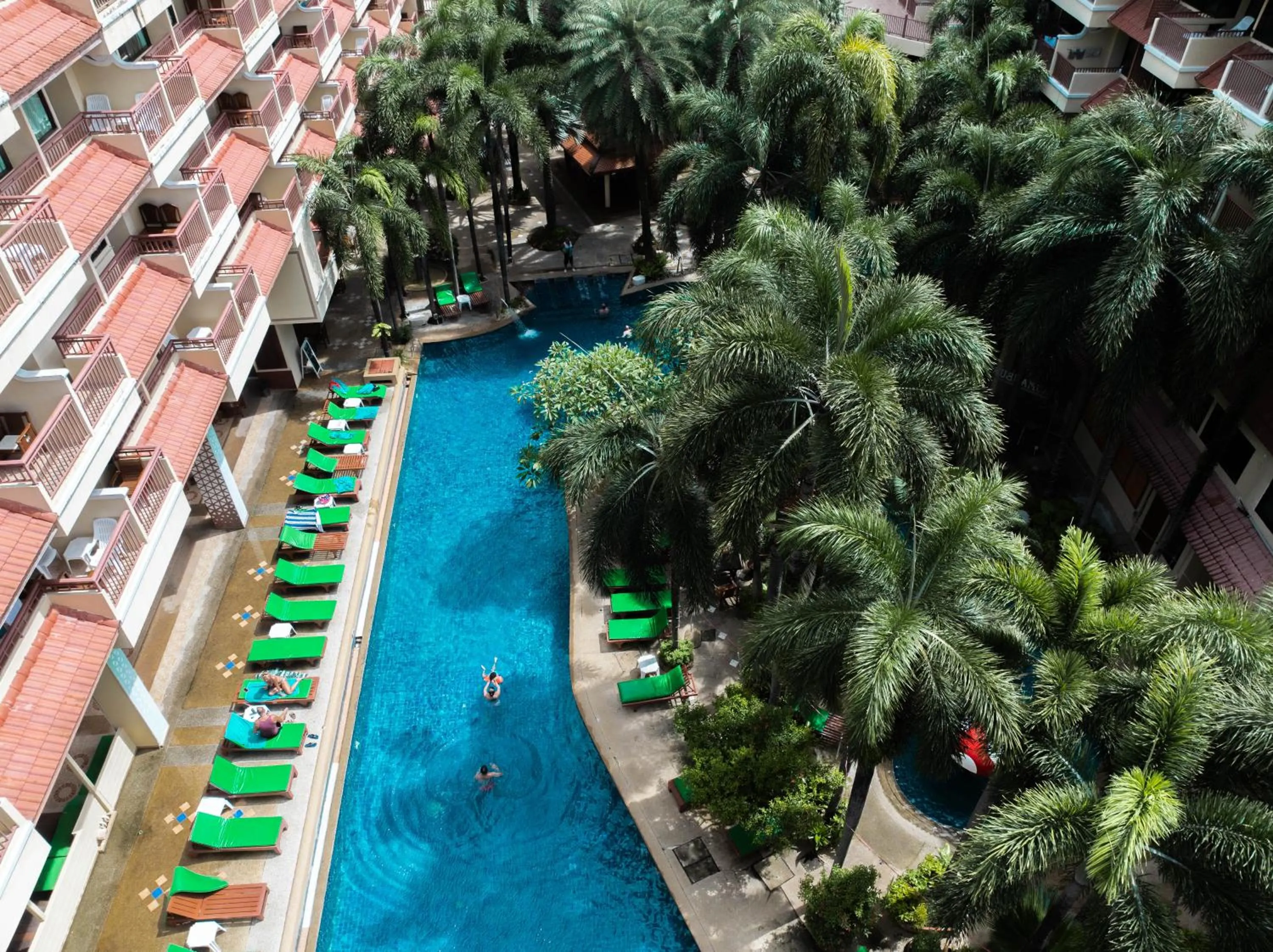 Swimming pool in Baumanburi Hotel Patong