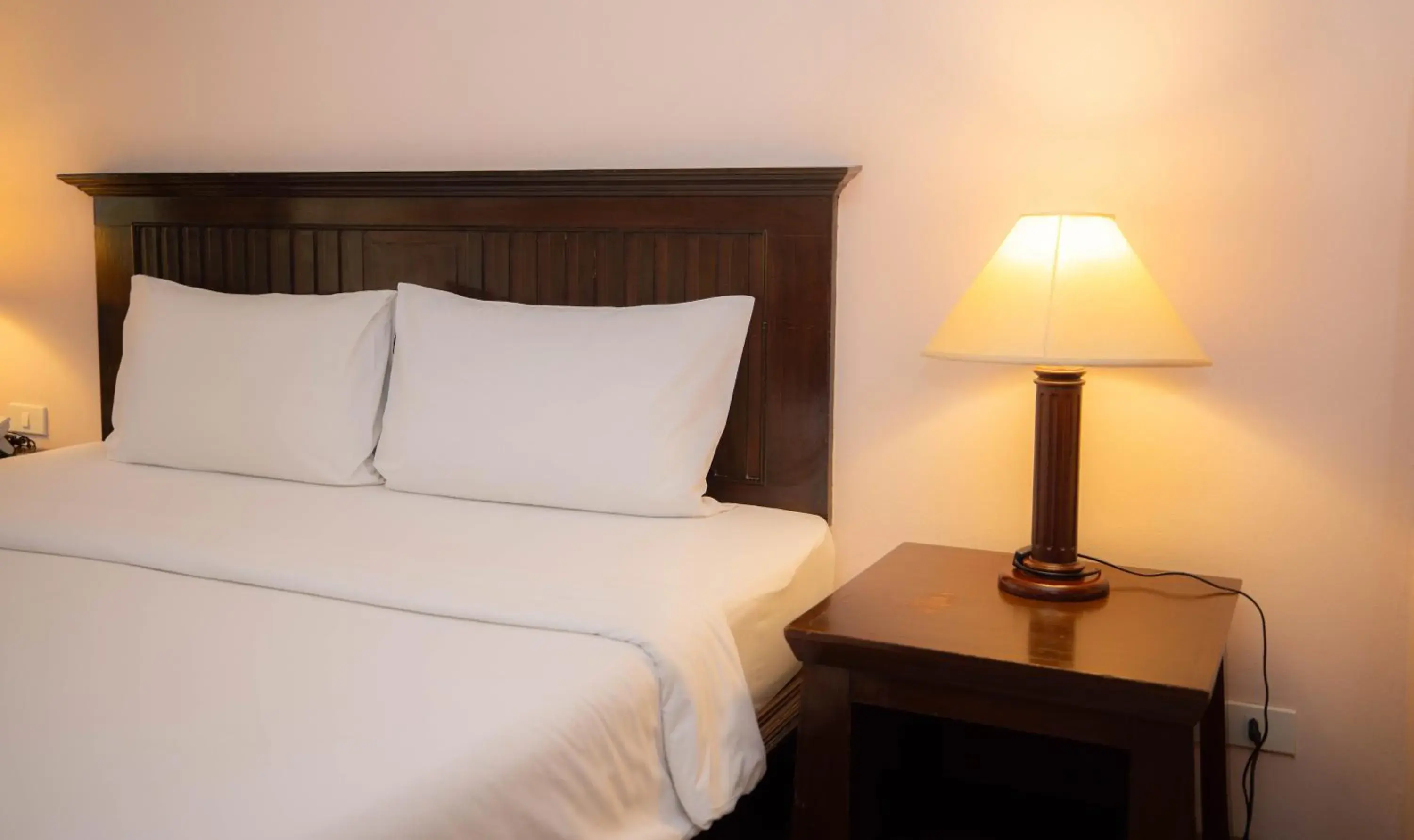 Deluxe King Room in Baumanburi Hotel Patong Deluxe King Room in Baumanburi Hotel Patong