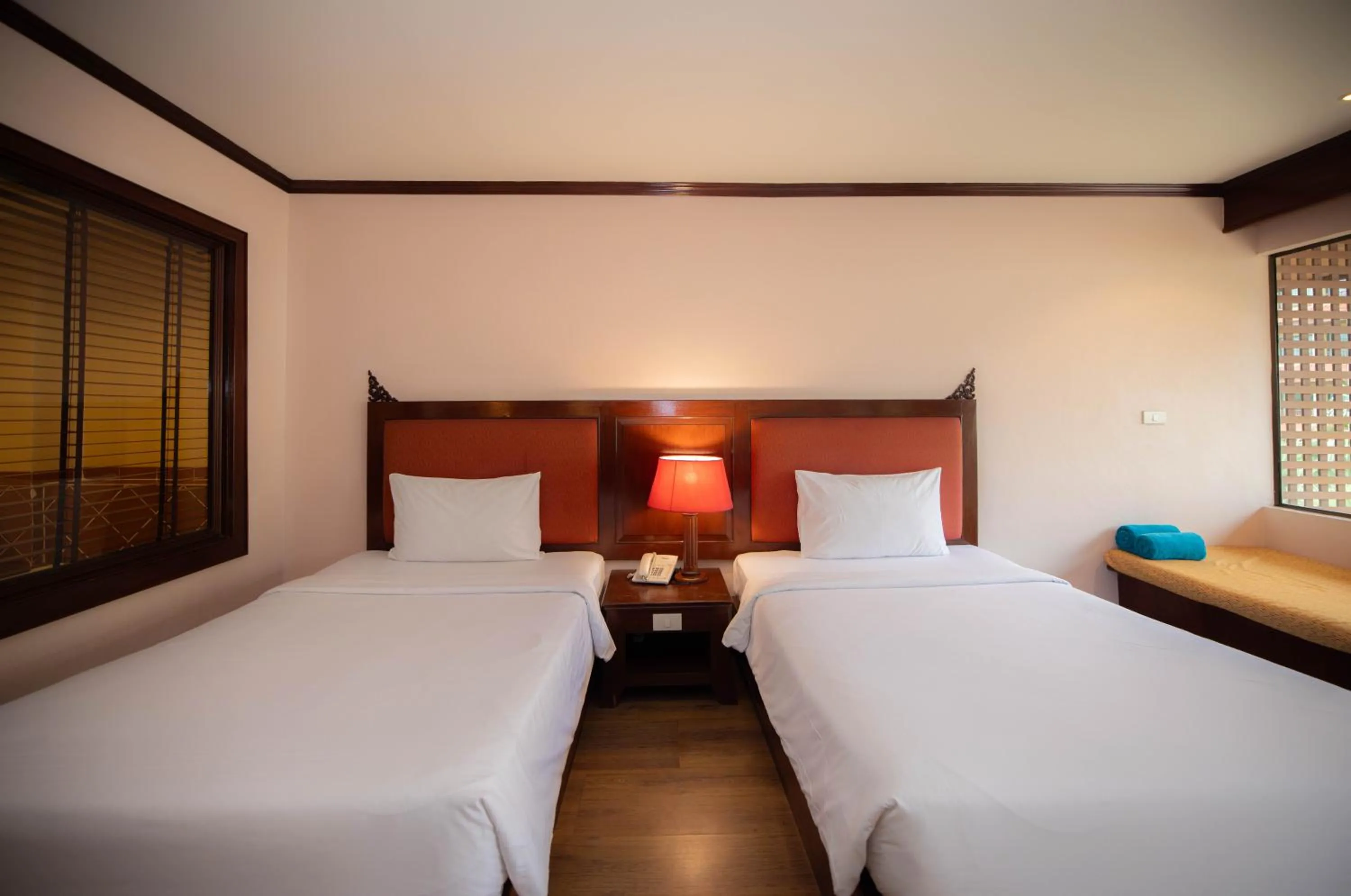 Photo of the whole room, Bed in Baumanburi Hotel Patong