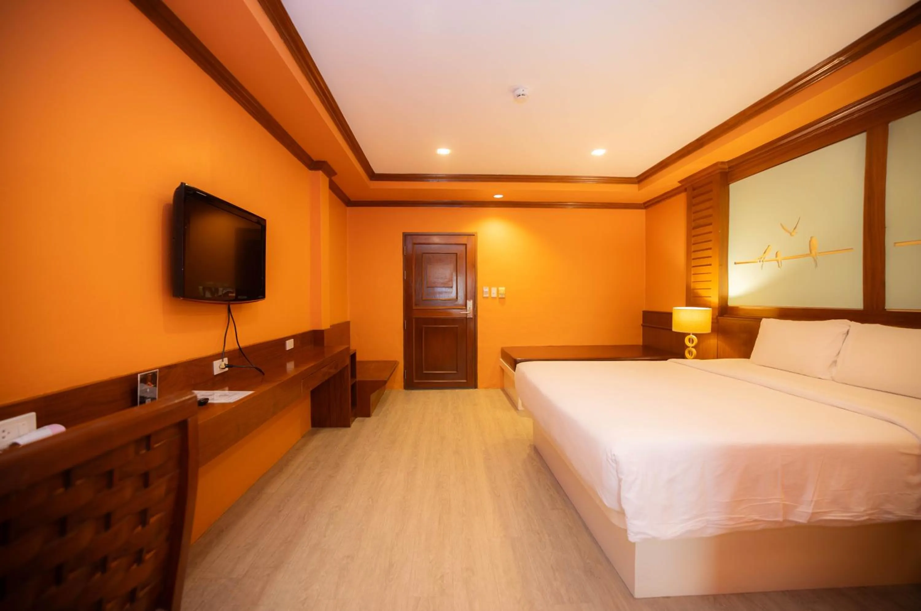 Bed in Baumanburi Hotel Patong