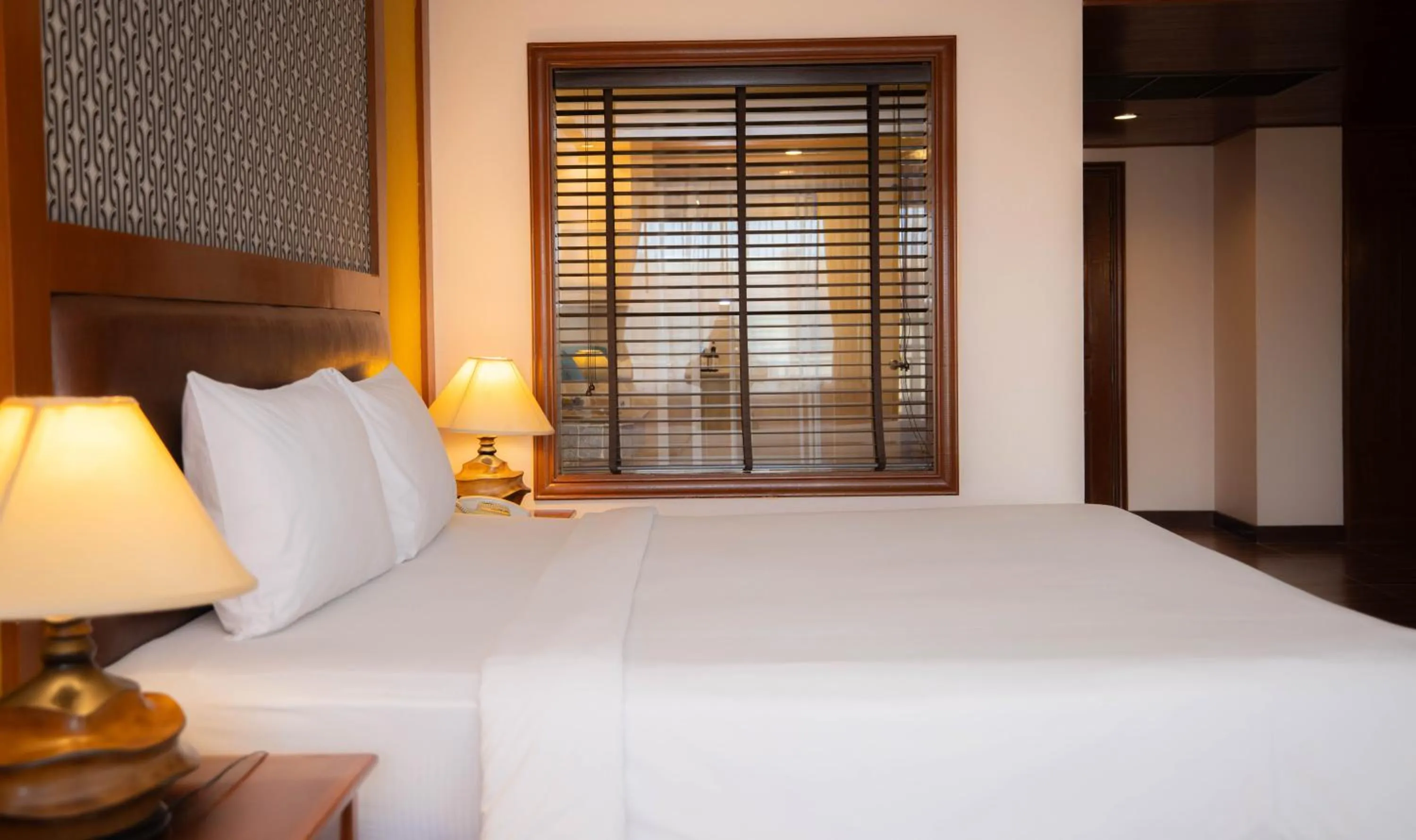 Bed in Baumanburi Hotel Patong