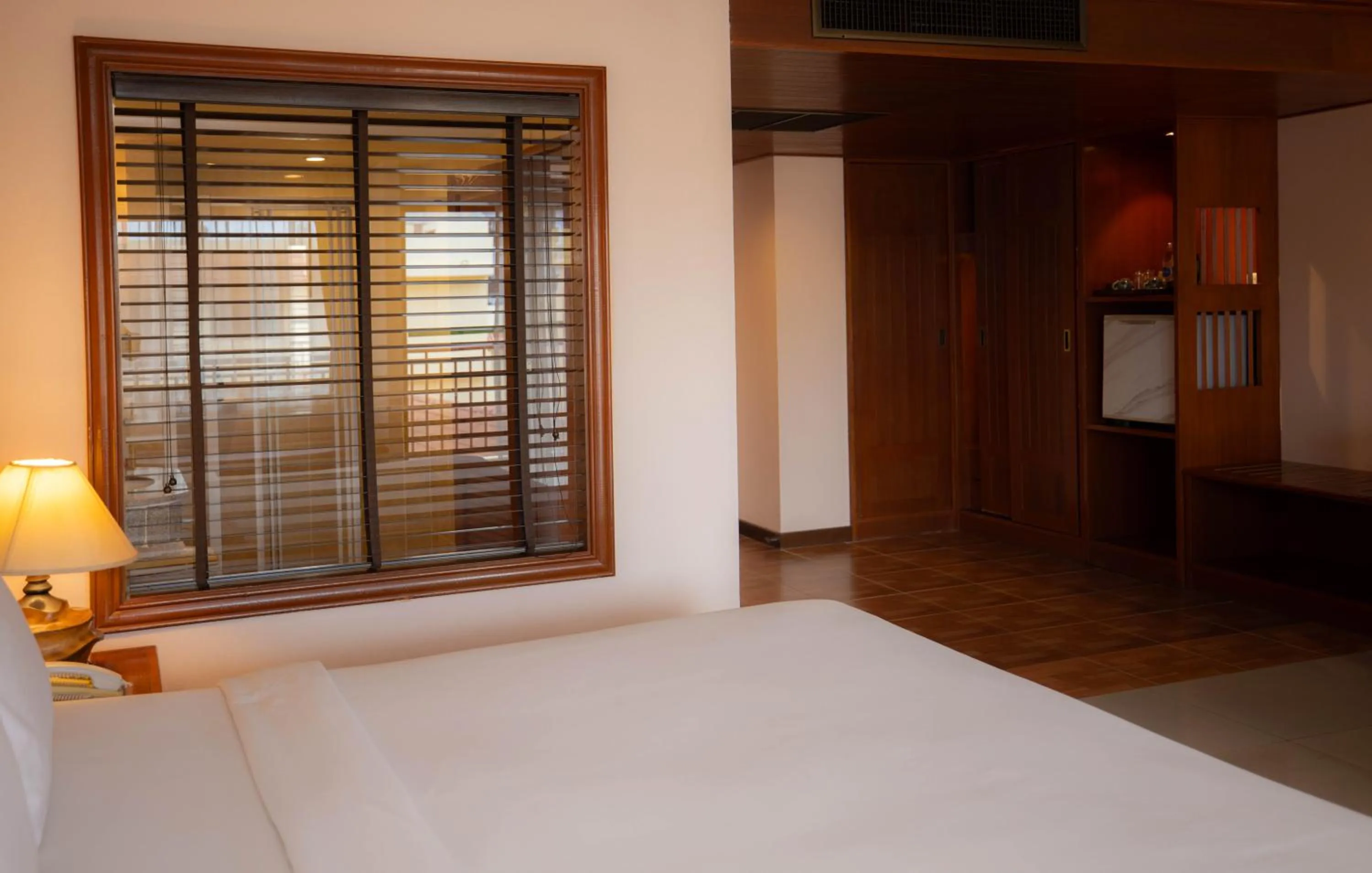 Bed in Baumanburi Hotel Patong