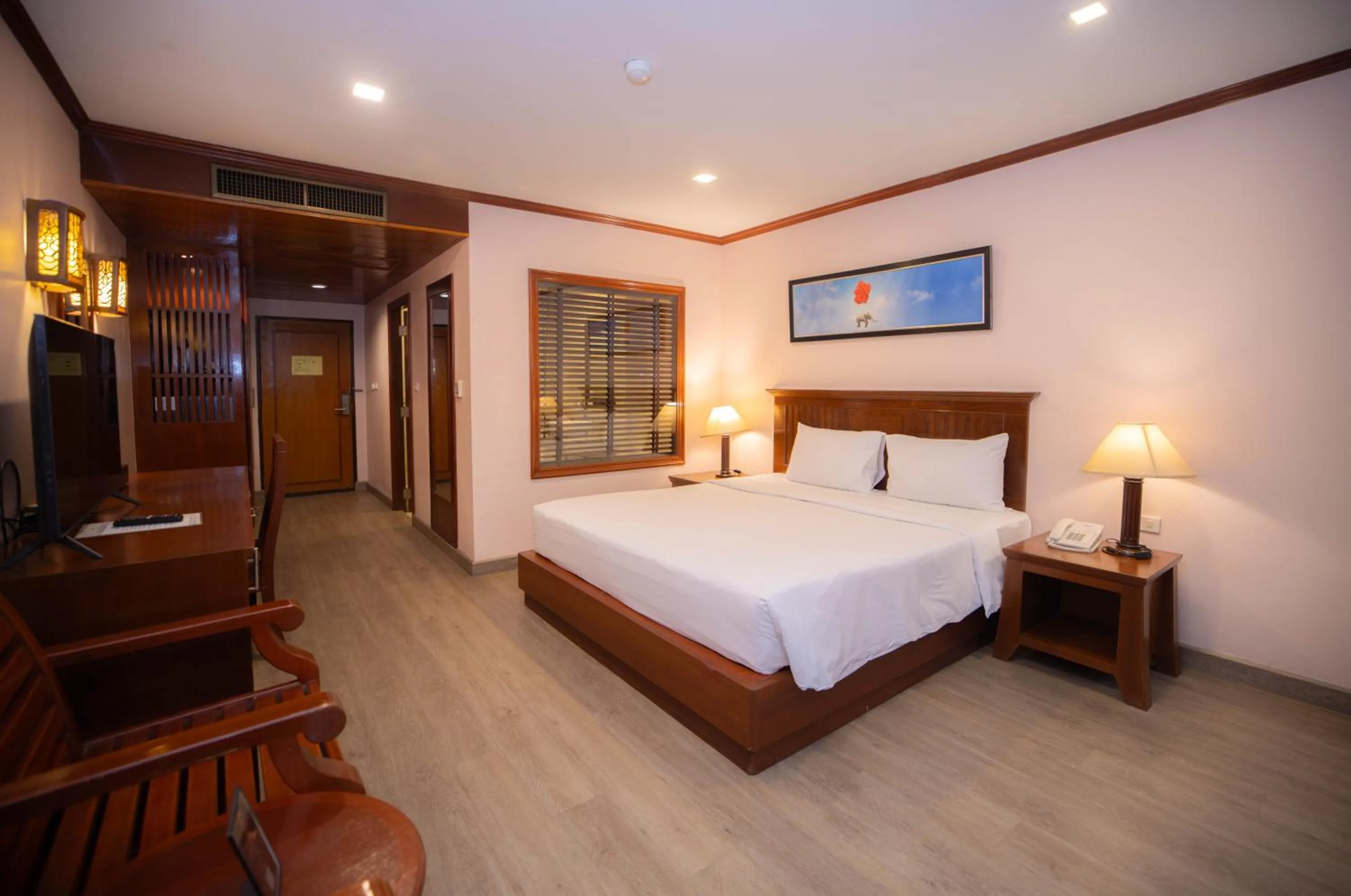 Bed in Baumanburi Hotel Patong