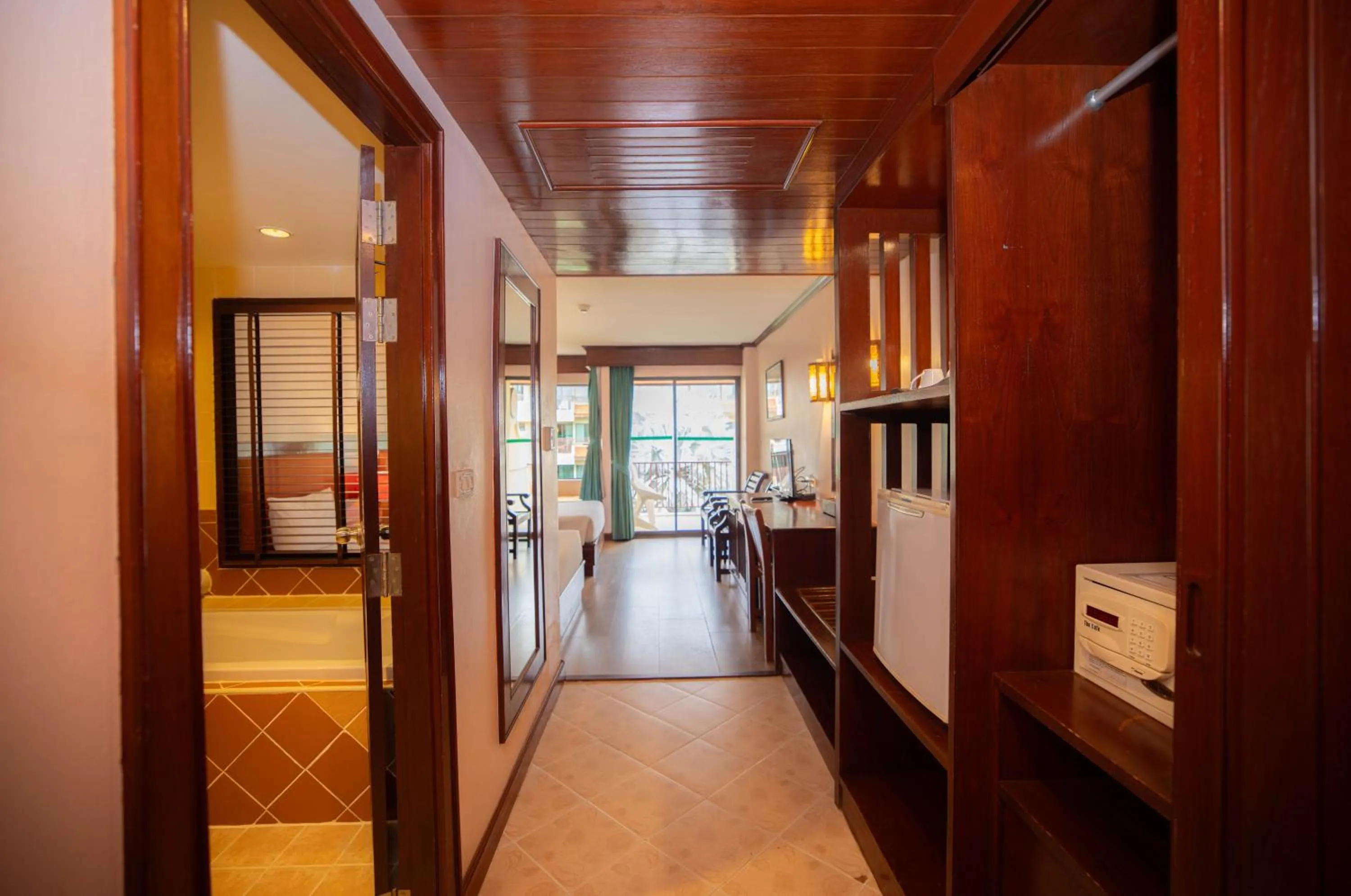 Photo of the whole room in Baumanburi Hotel Patong