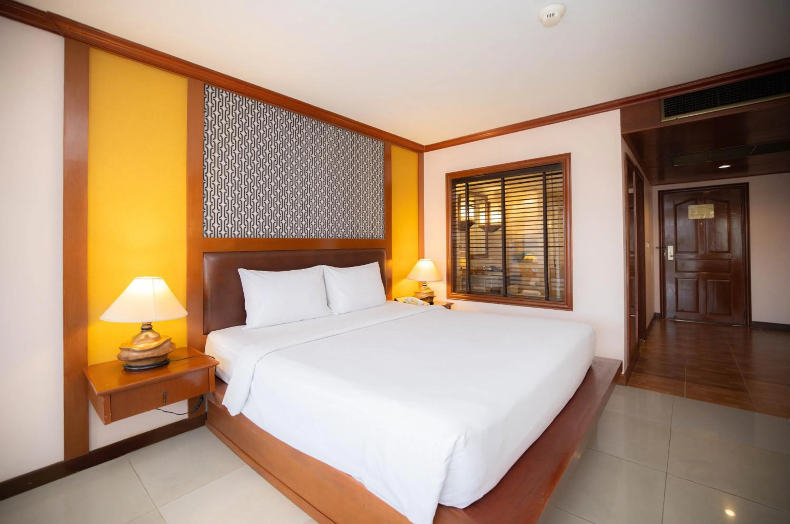 Bed in Baumanburi Hotel Patong