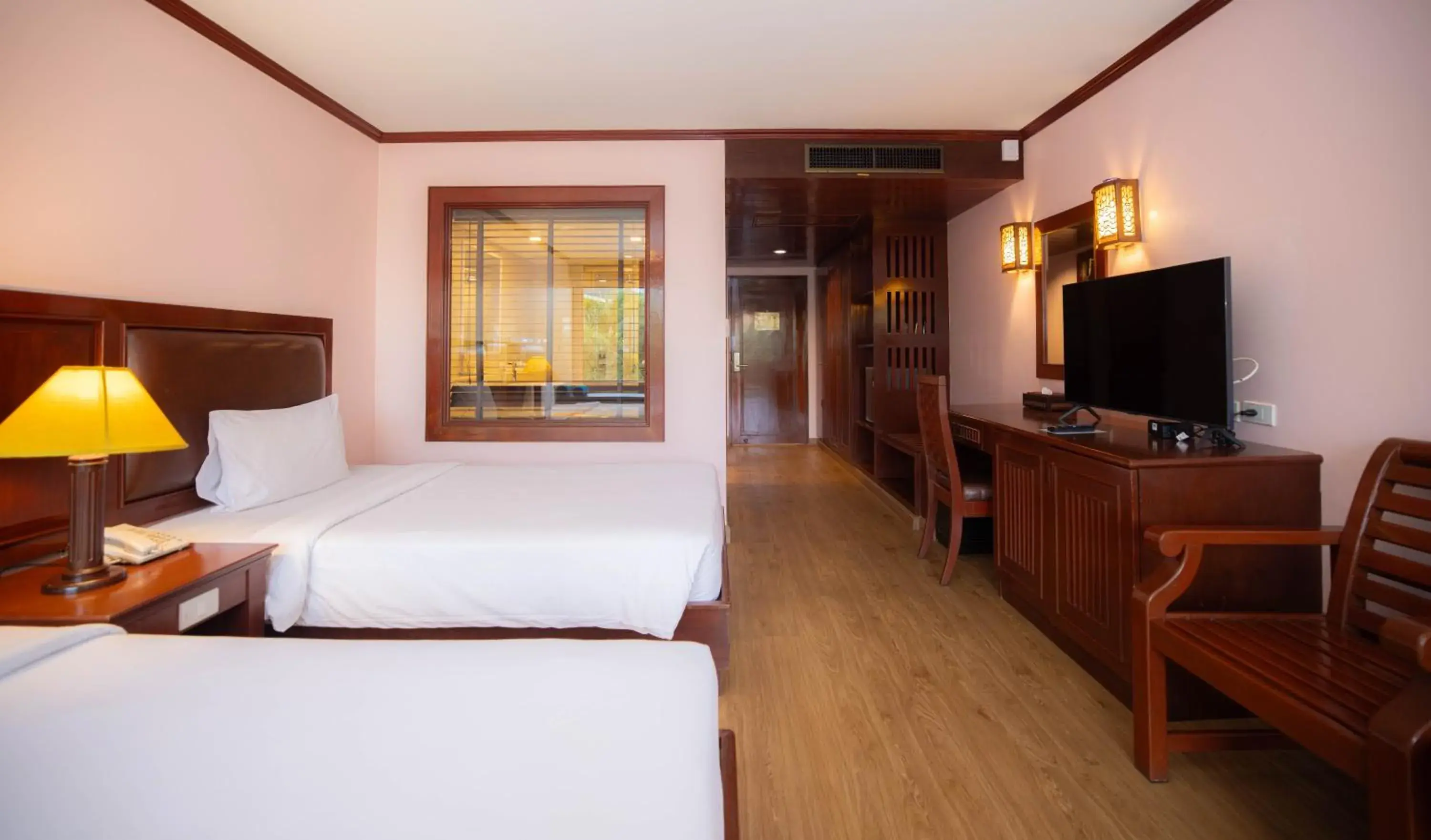 Premium Pool View Twin Room in Baumanburi Hotel Patong Premium Pool View Twin Room in Baumanburi Hotel Patong