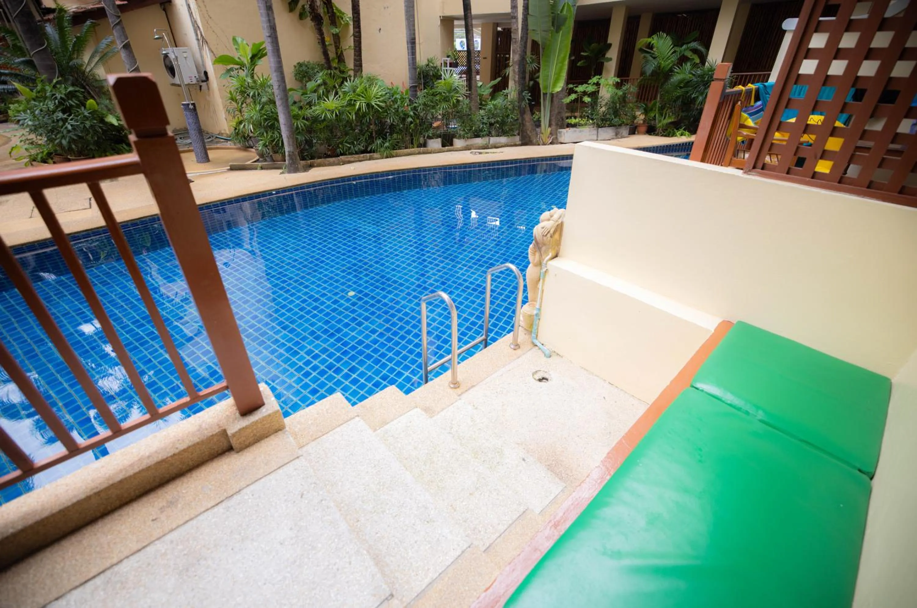 Baumanburi Hotel Patong