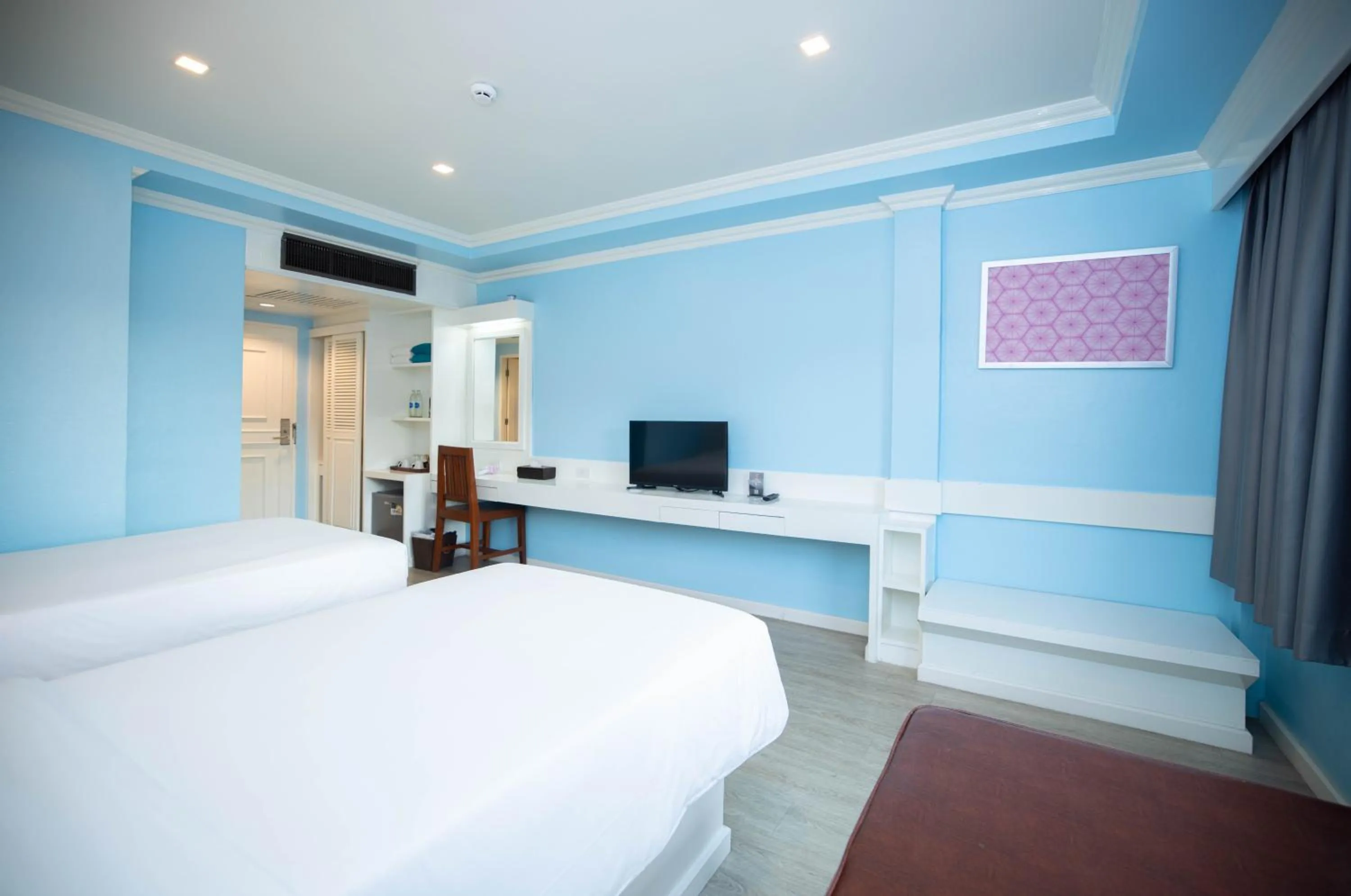 Bed in Baumanburi Hotel Patong