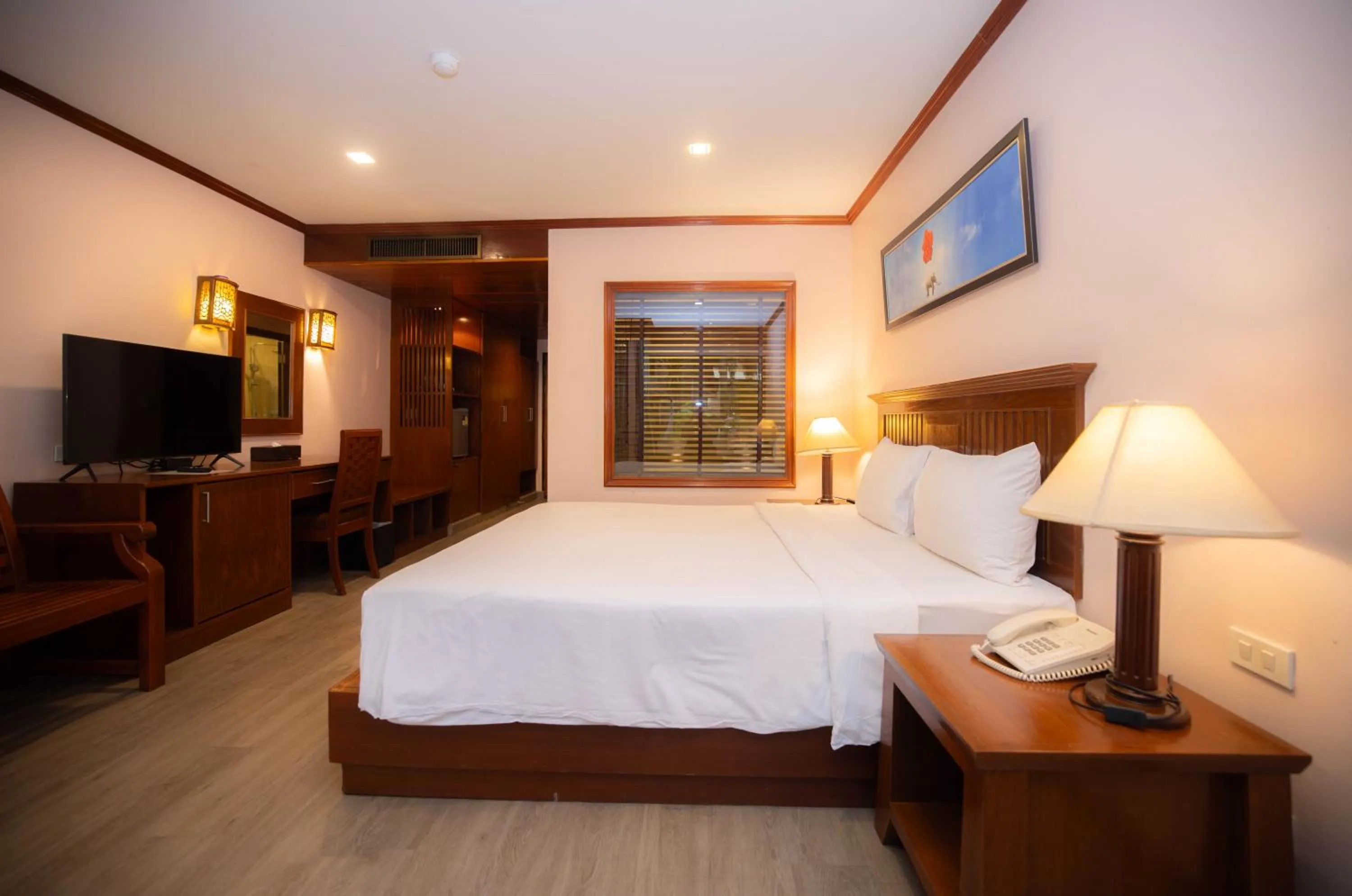 Bed in Baumanburi Hotel Patong