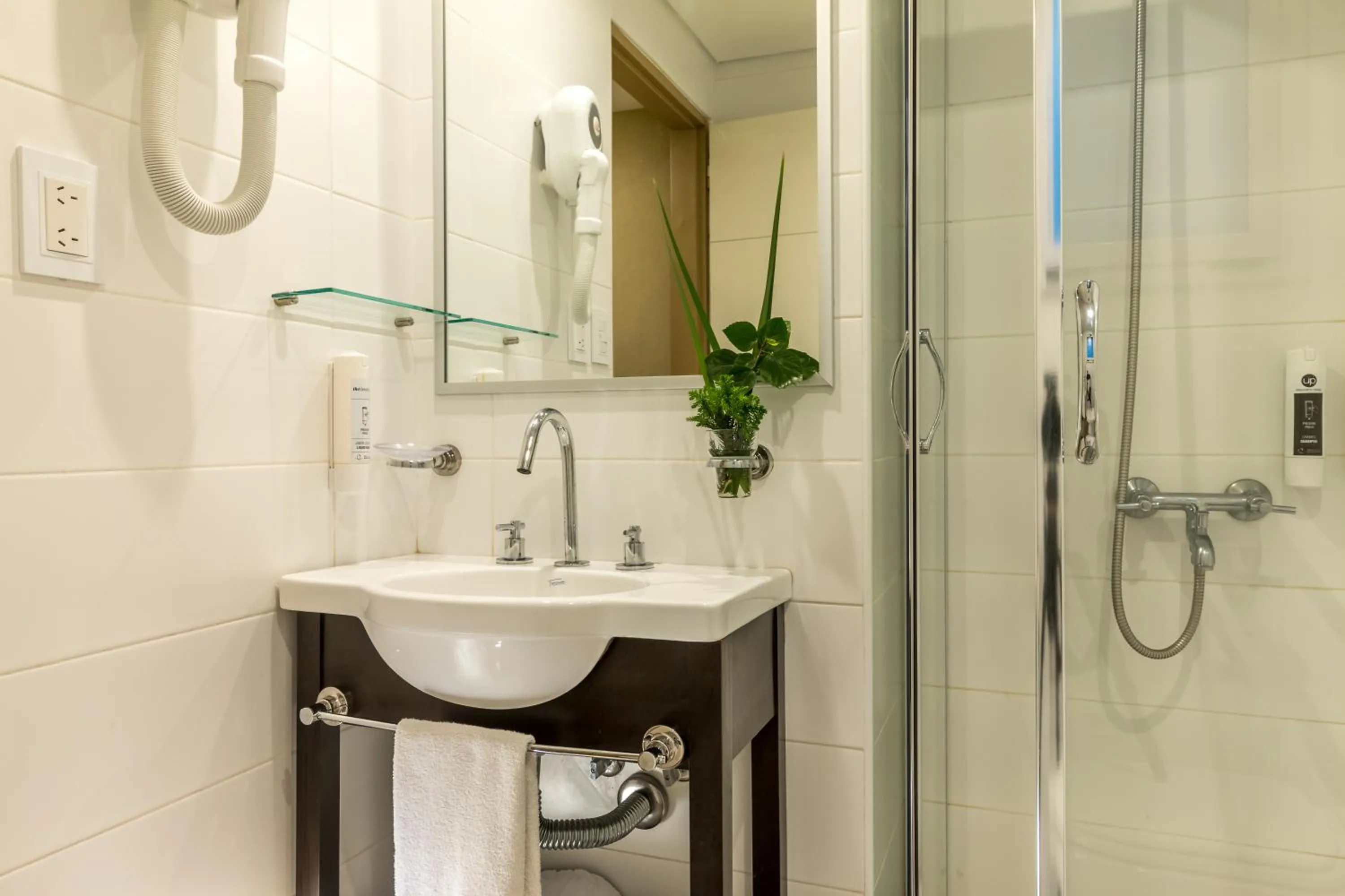 Bathroom in Up Recoleta Hotel
