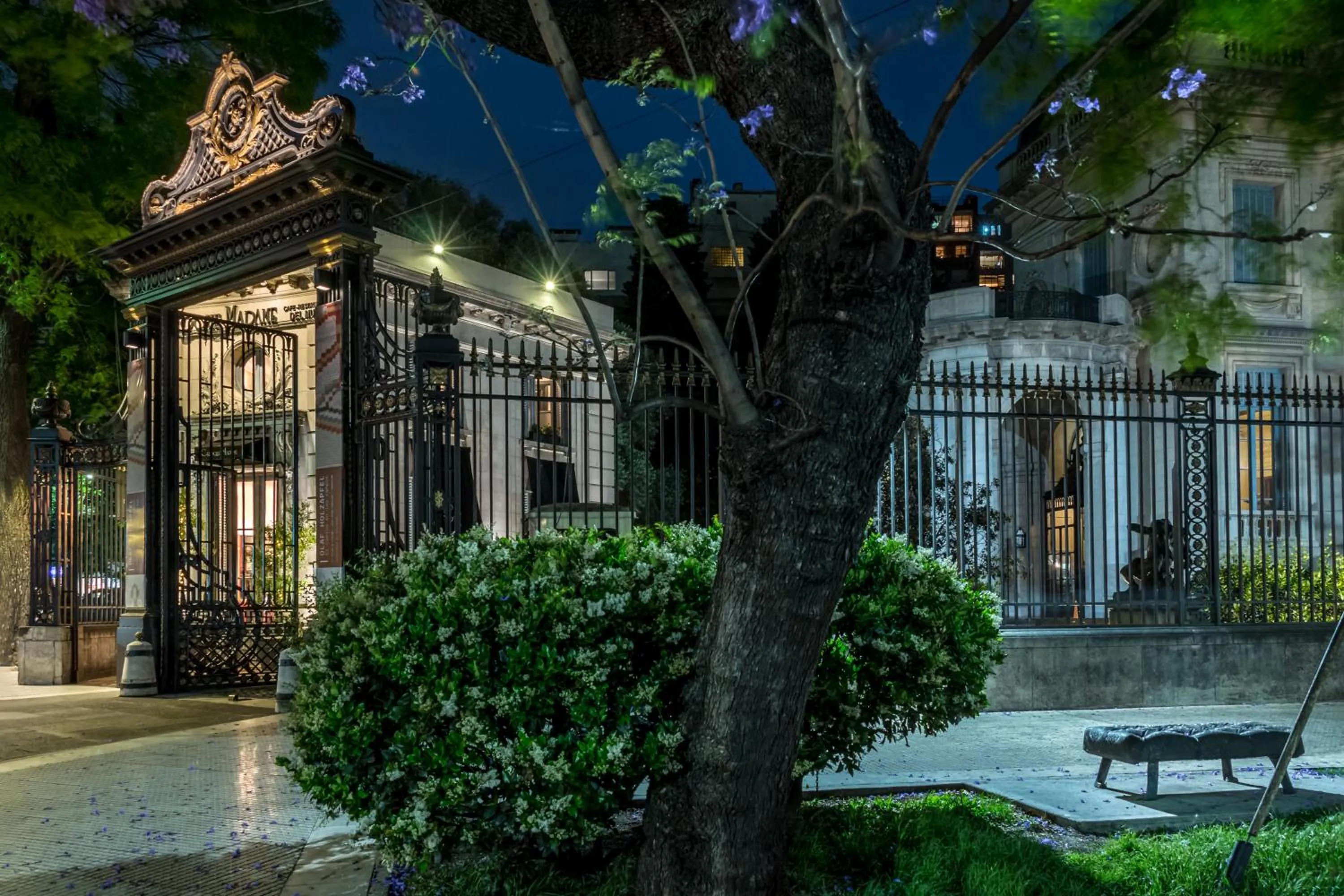 Neighbourhood in Up Recoleta Hotel