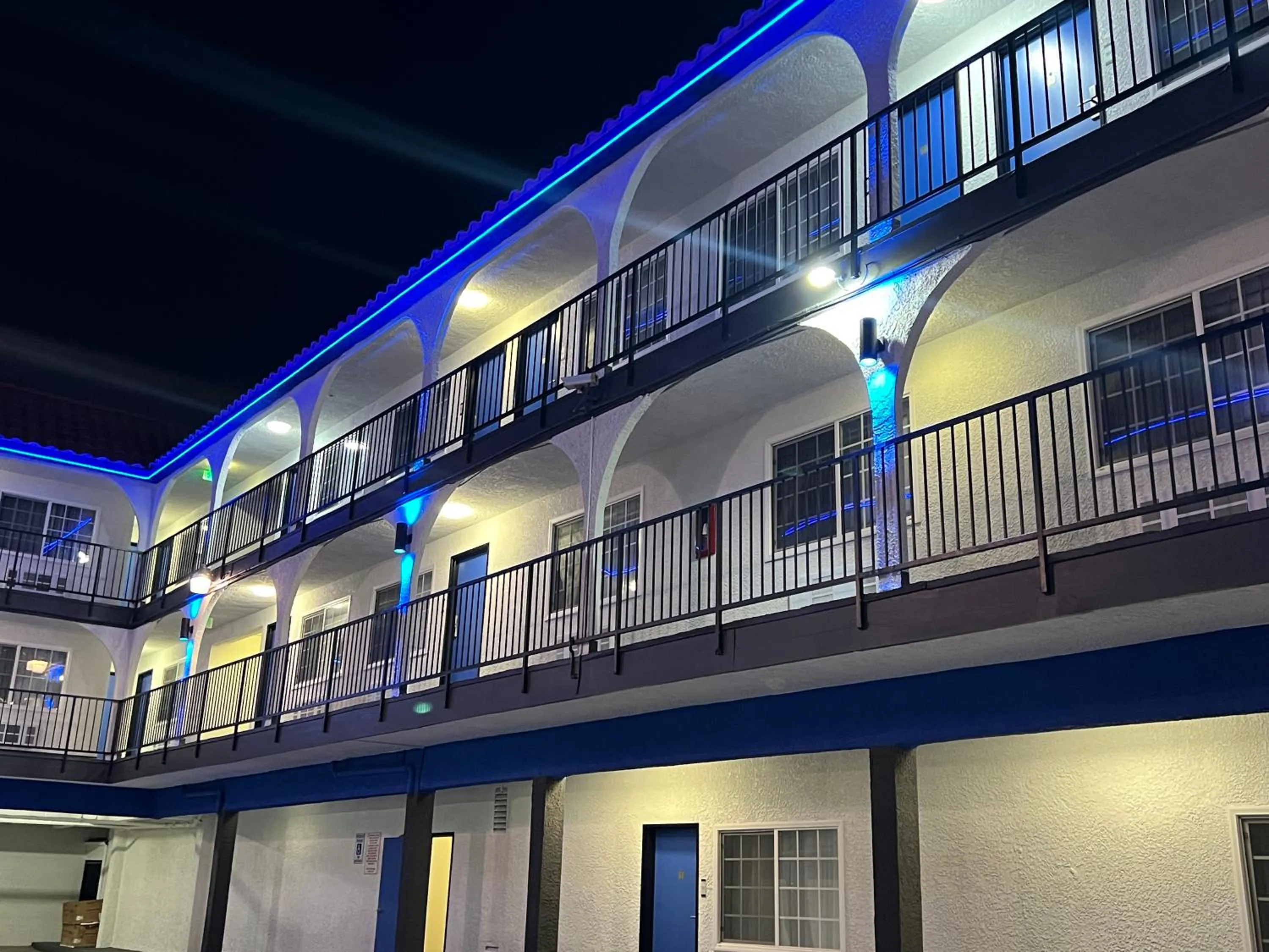 Property building in Cloud 9 Inn LAX