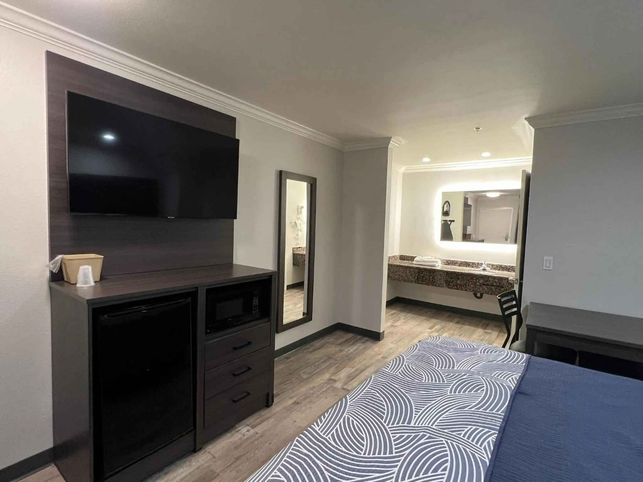 Bed in Cloud 9 Inn LAX