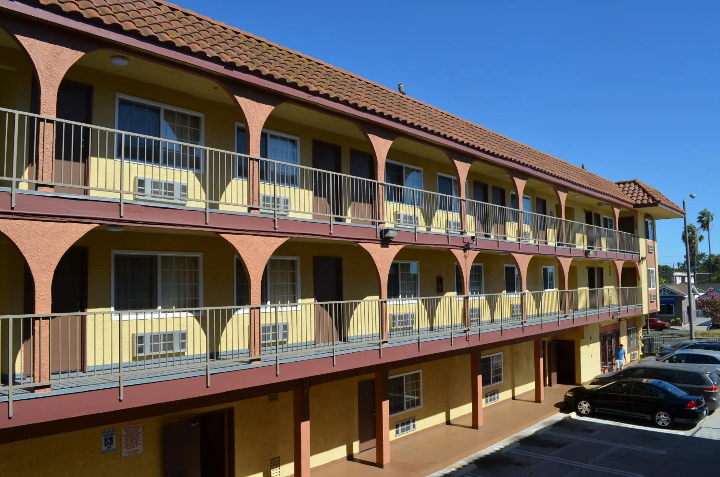 Property building in Cloud 9 Inn LAX