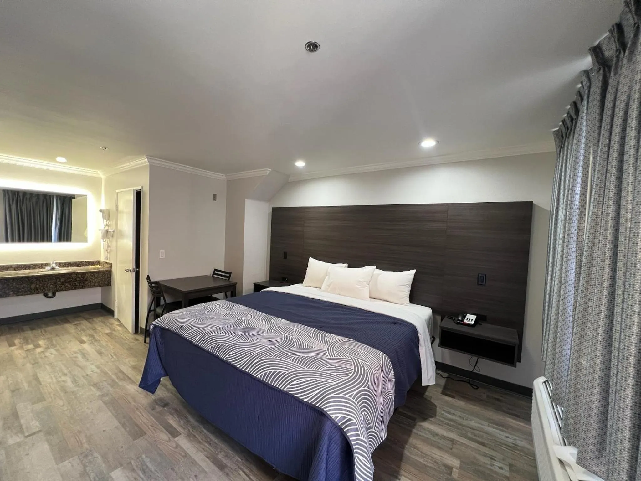 Bed in Cloud 9 Inn LAX