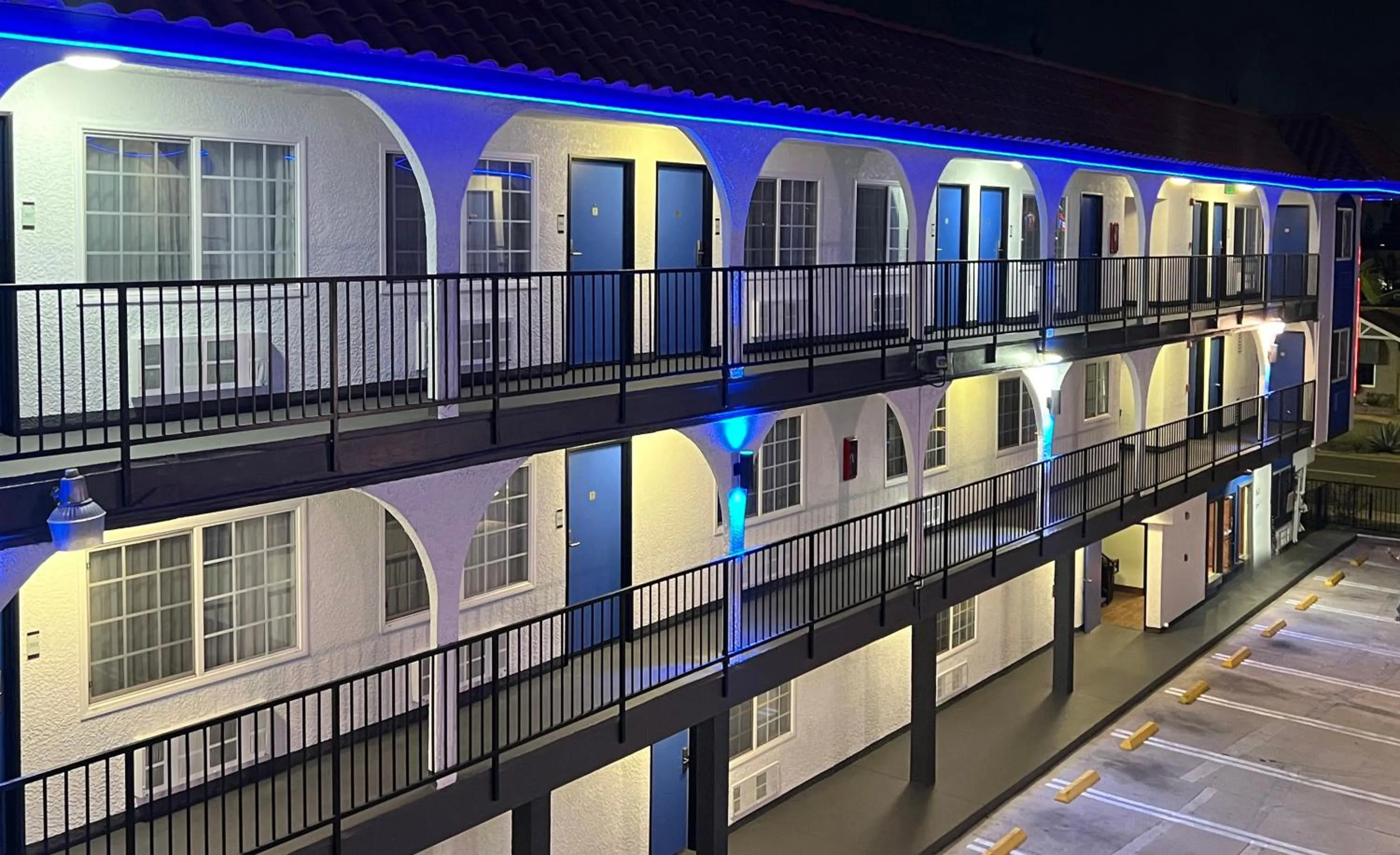 Property building in Cloud 9 Inn LAX