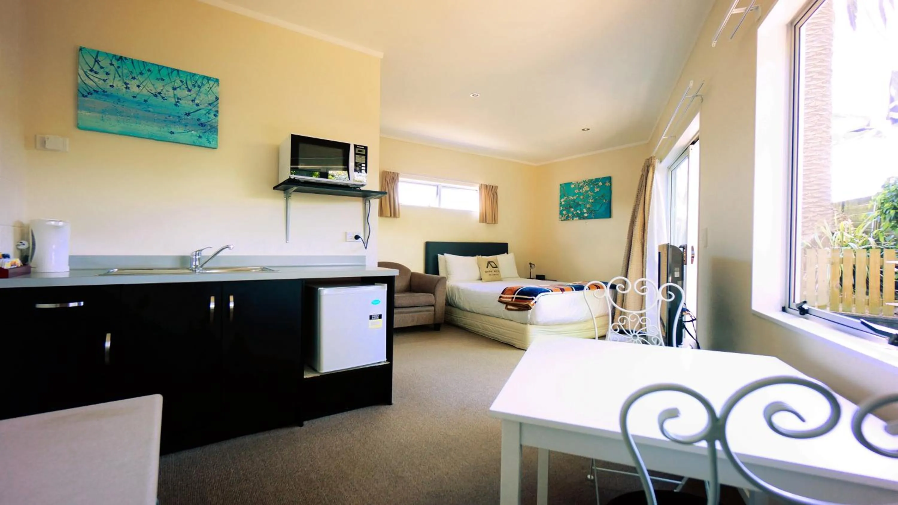 Kitchen or kitchenette in Waihi Motel