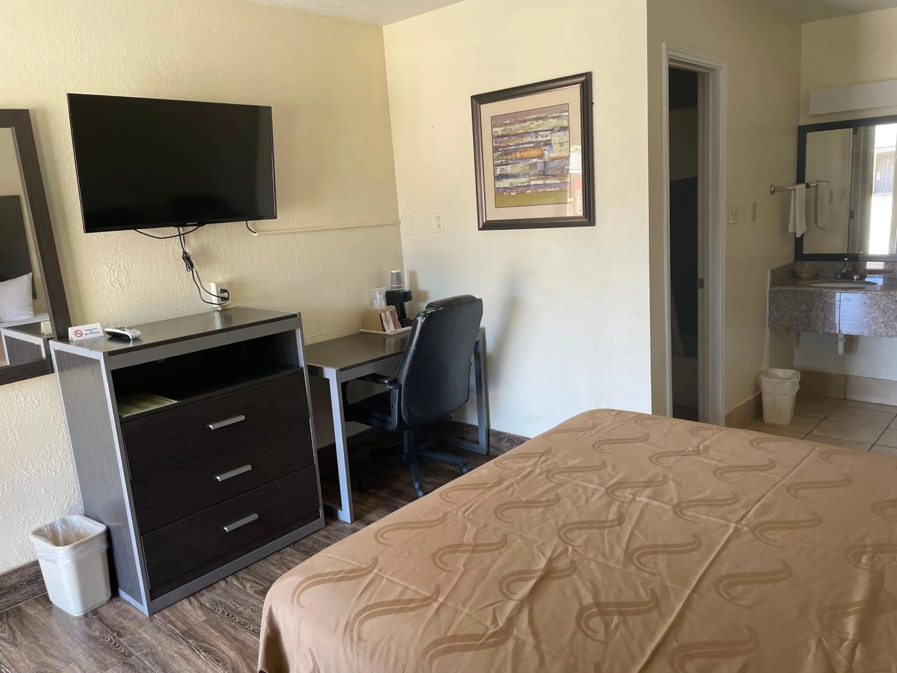 Bed in Evergreen Inn and R.V.