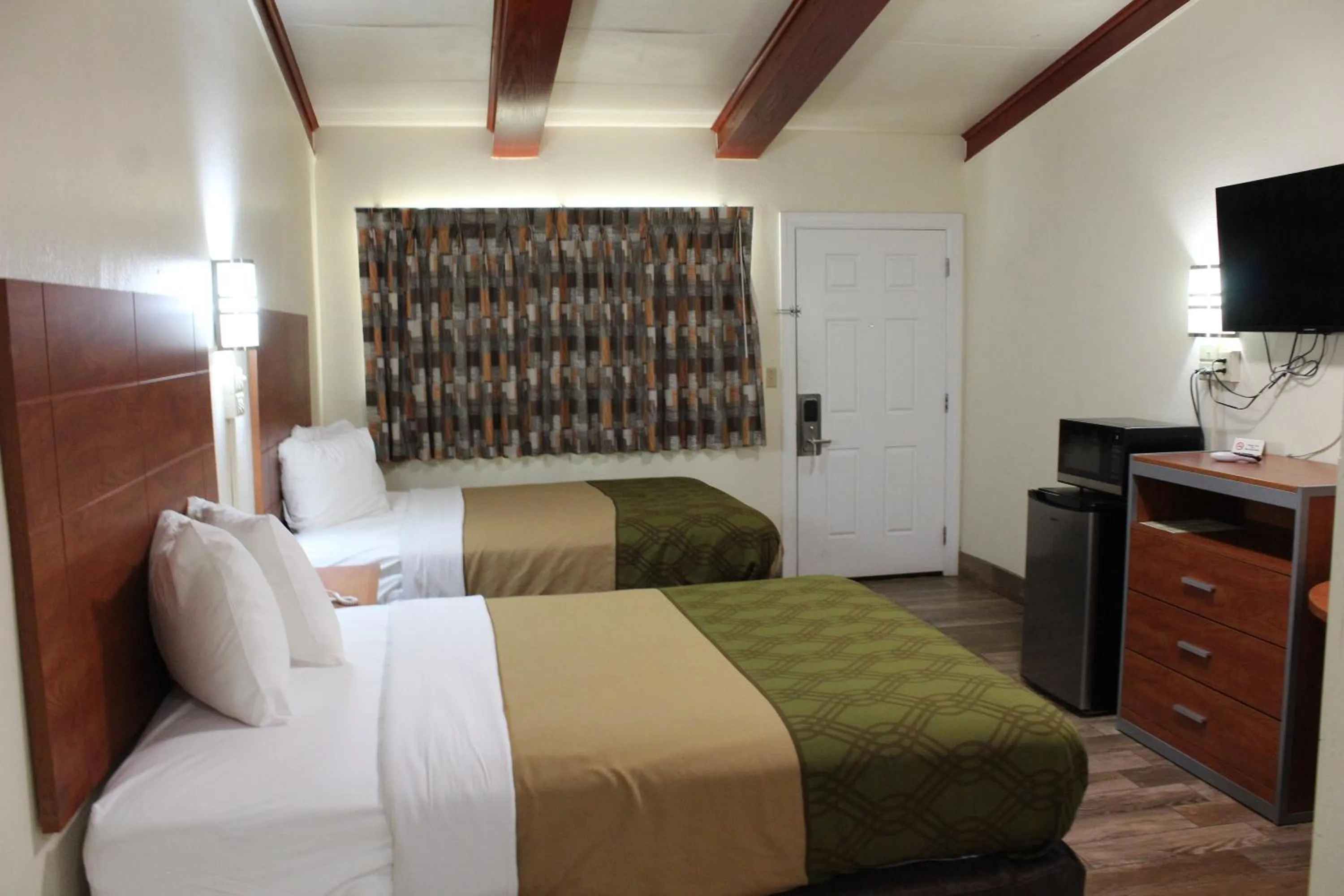 Bed in Evergreen Inn and R.V.