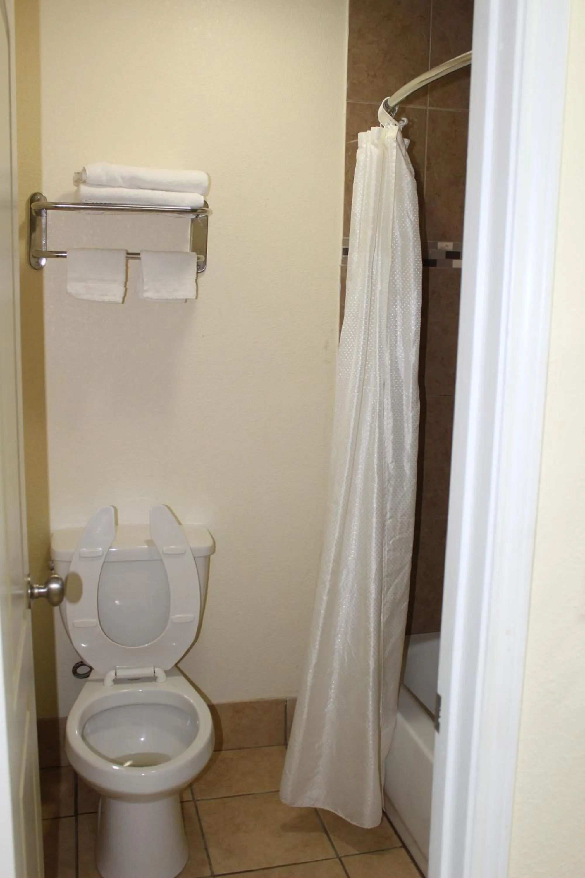 Bathroom in Evergreen Inn and R.V.