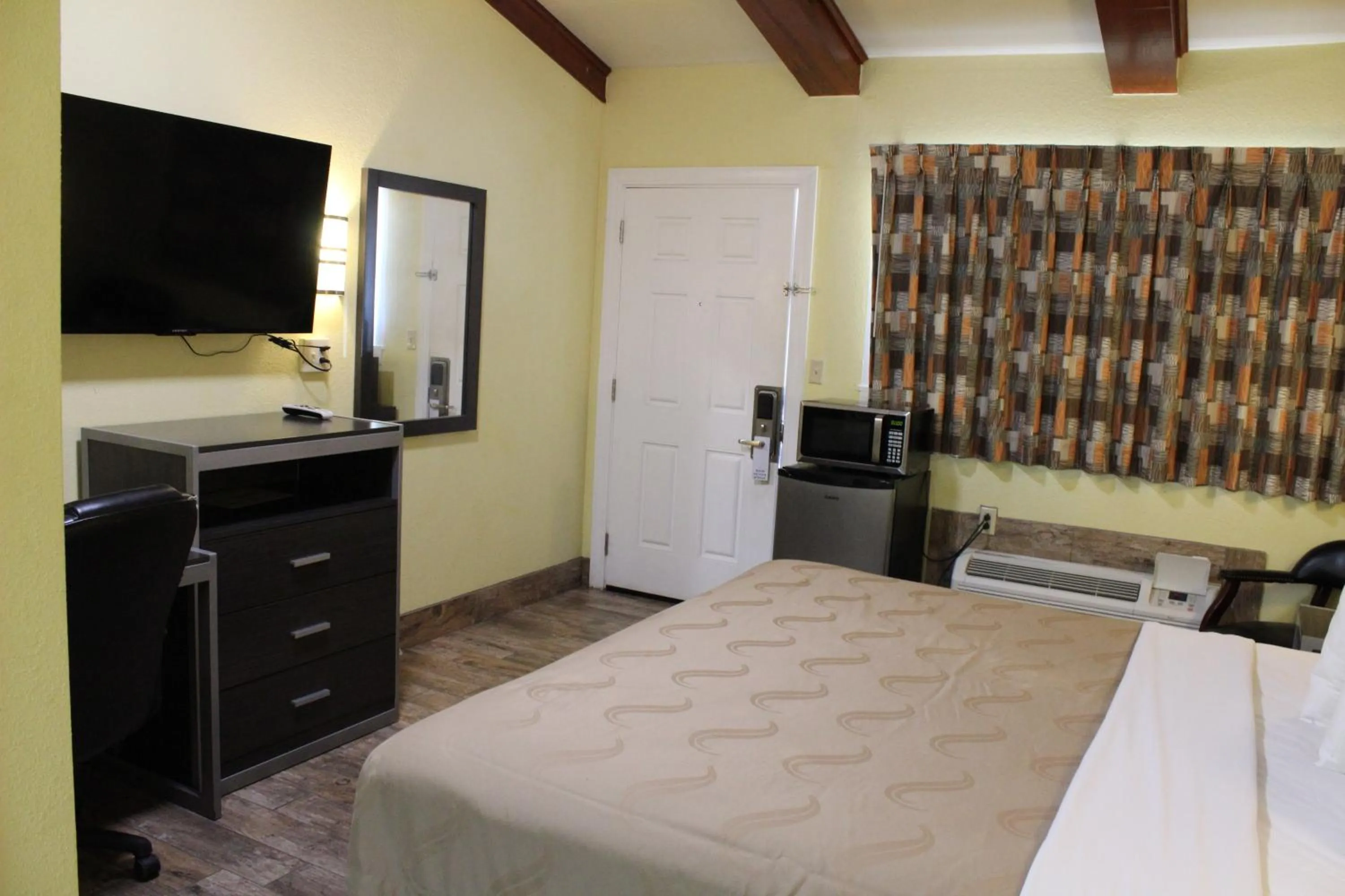 Bed in Evergreen Inn and R.V.