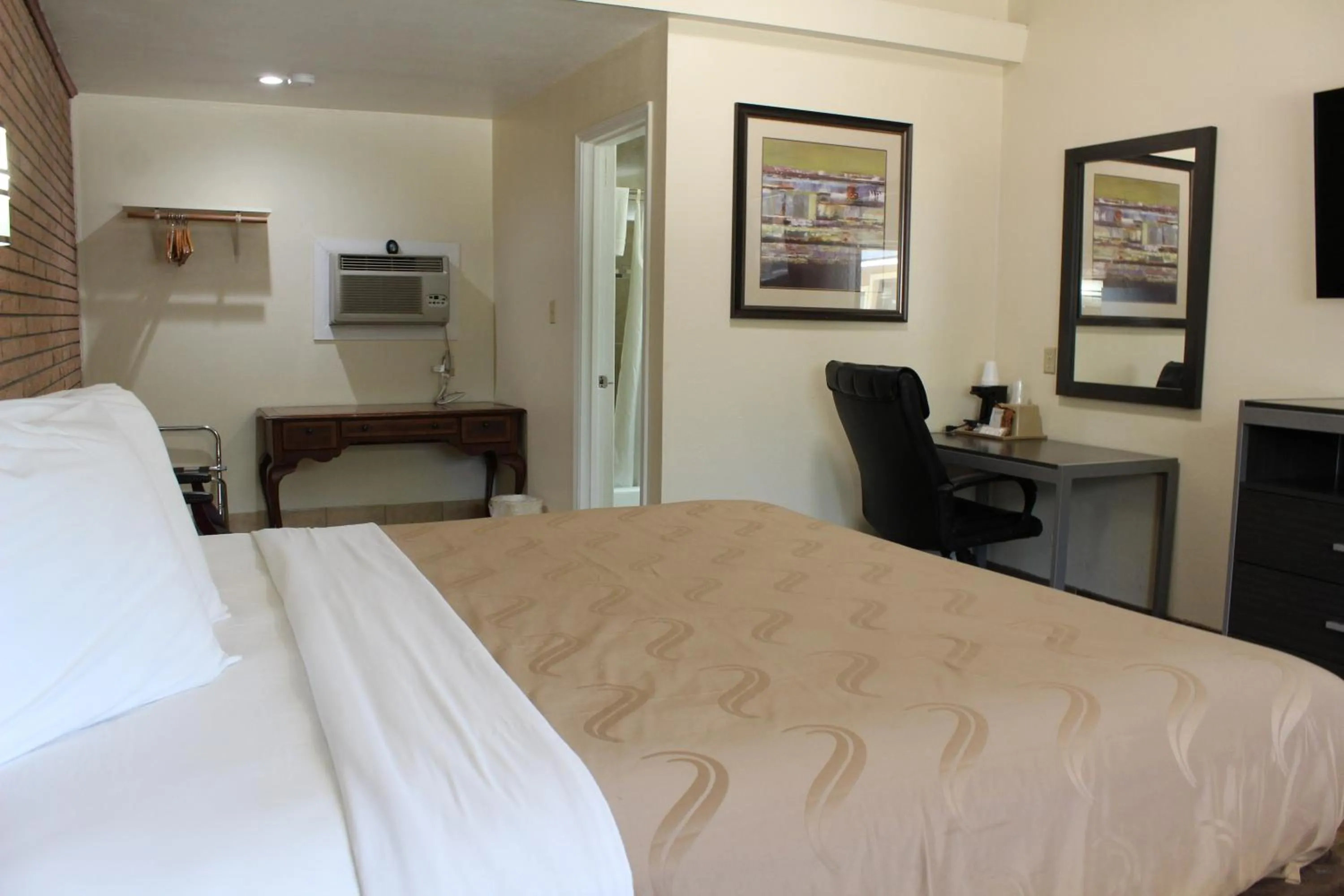 Bed in Evergreen Inn and R.V.