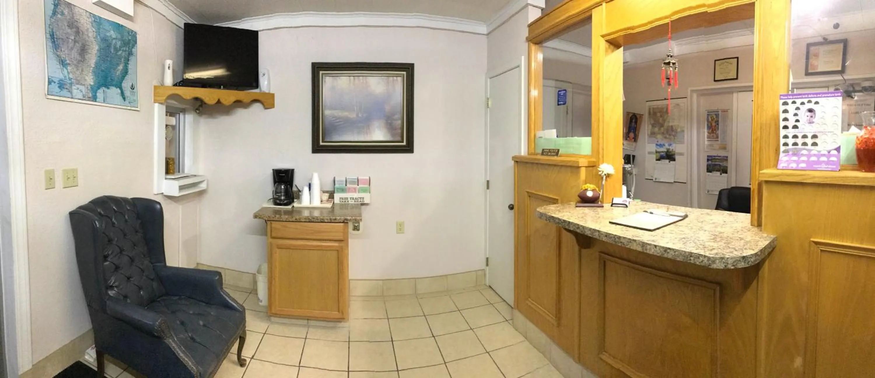 Lobby or reception in Evergreen Inn and R.V.