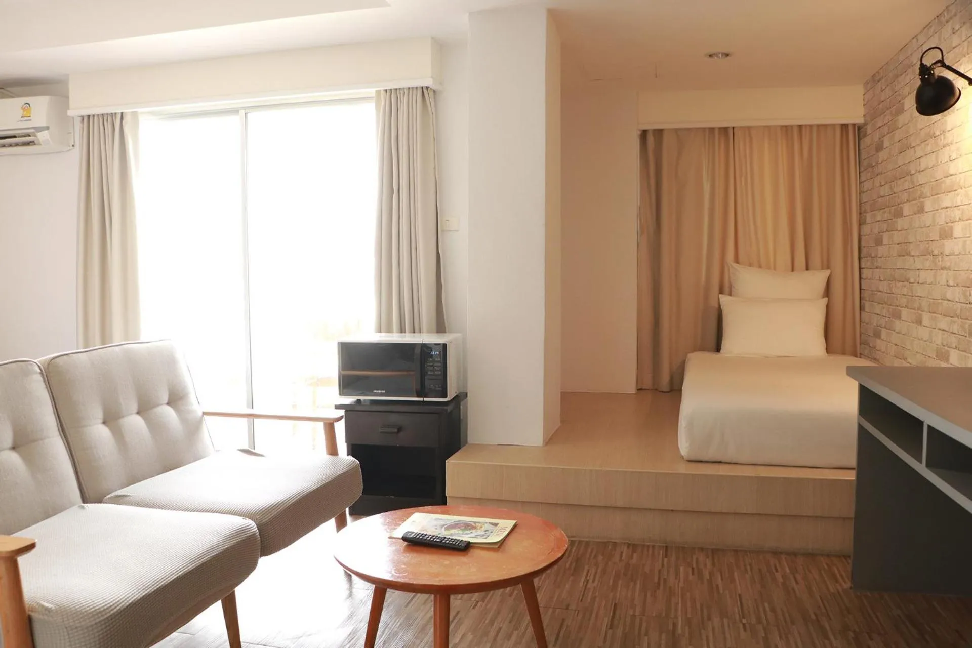 Living room, Bed in Journeyhub Pattaya Central