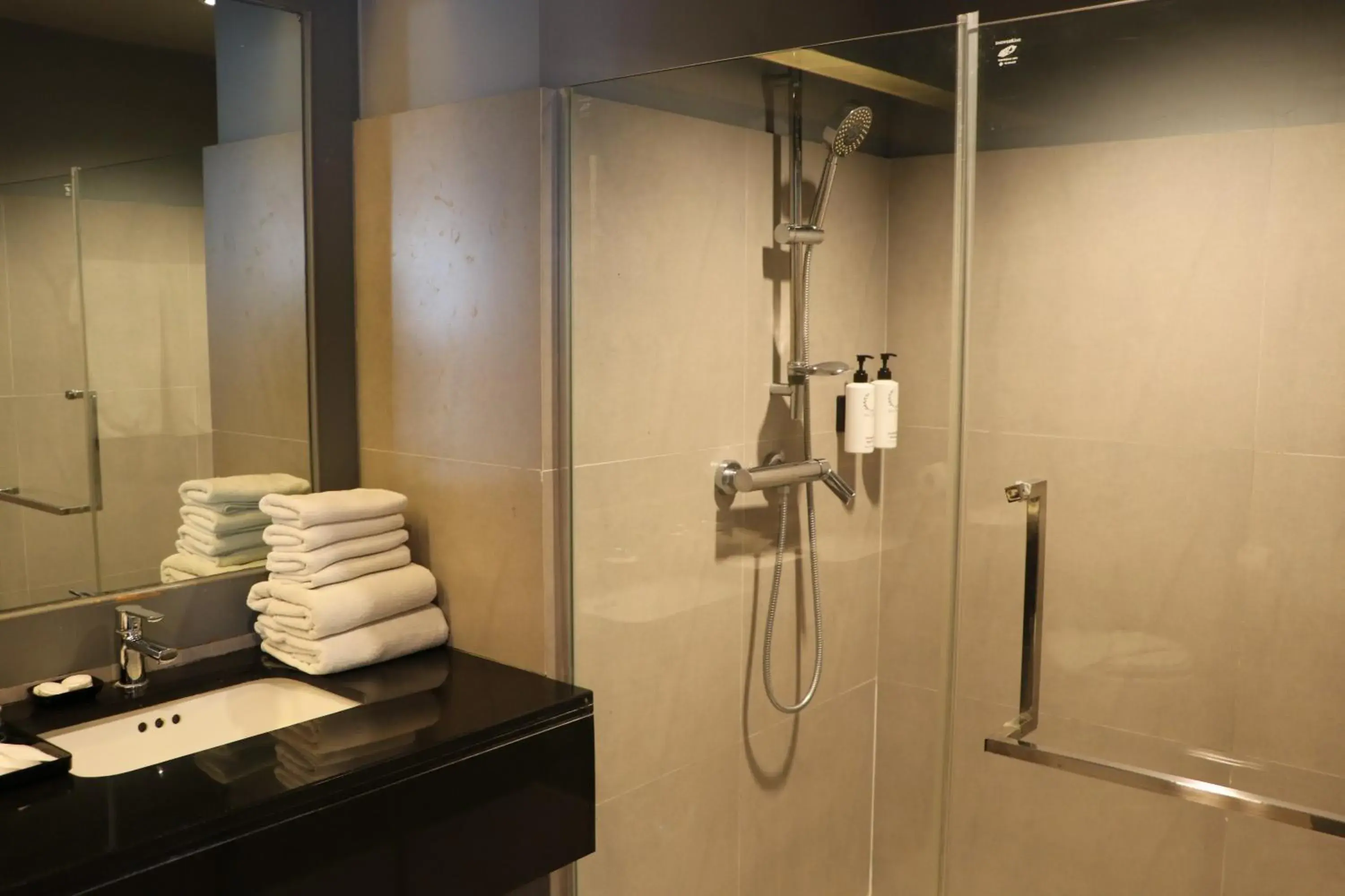 Deluxe Twin Room in Journeyhub Pattaya Central Deluxe Twin Room in Journeyhub Pattaya Central