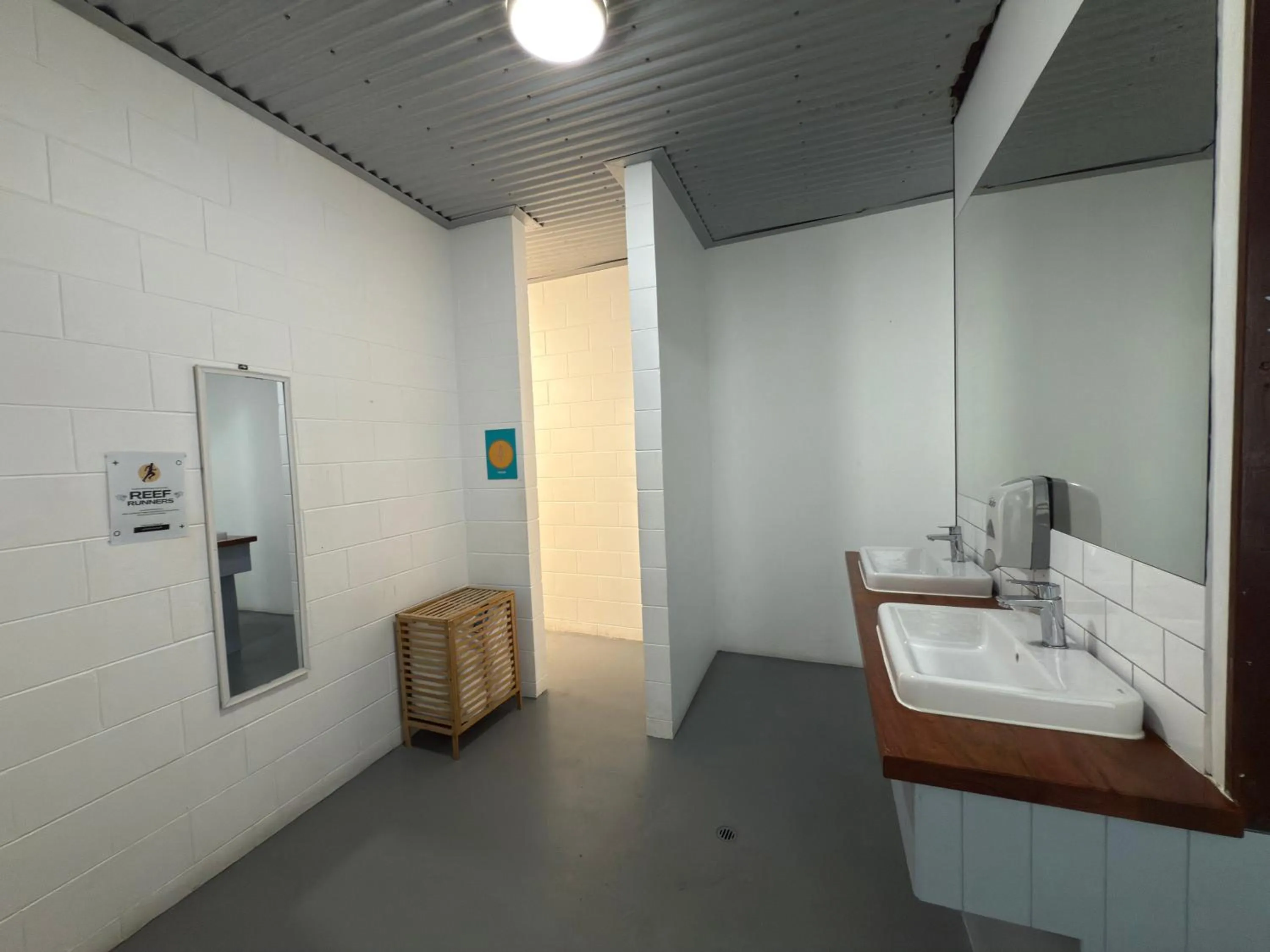 Bathroom in Port Douglas Backpackers