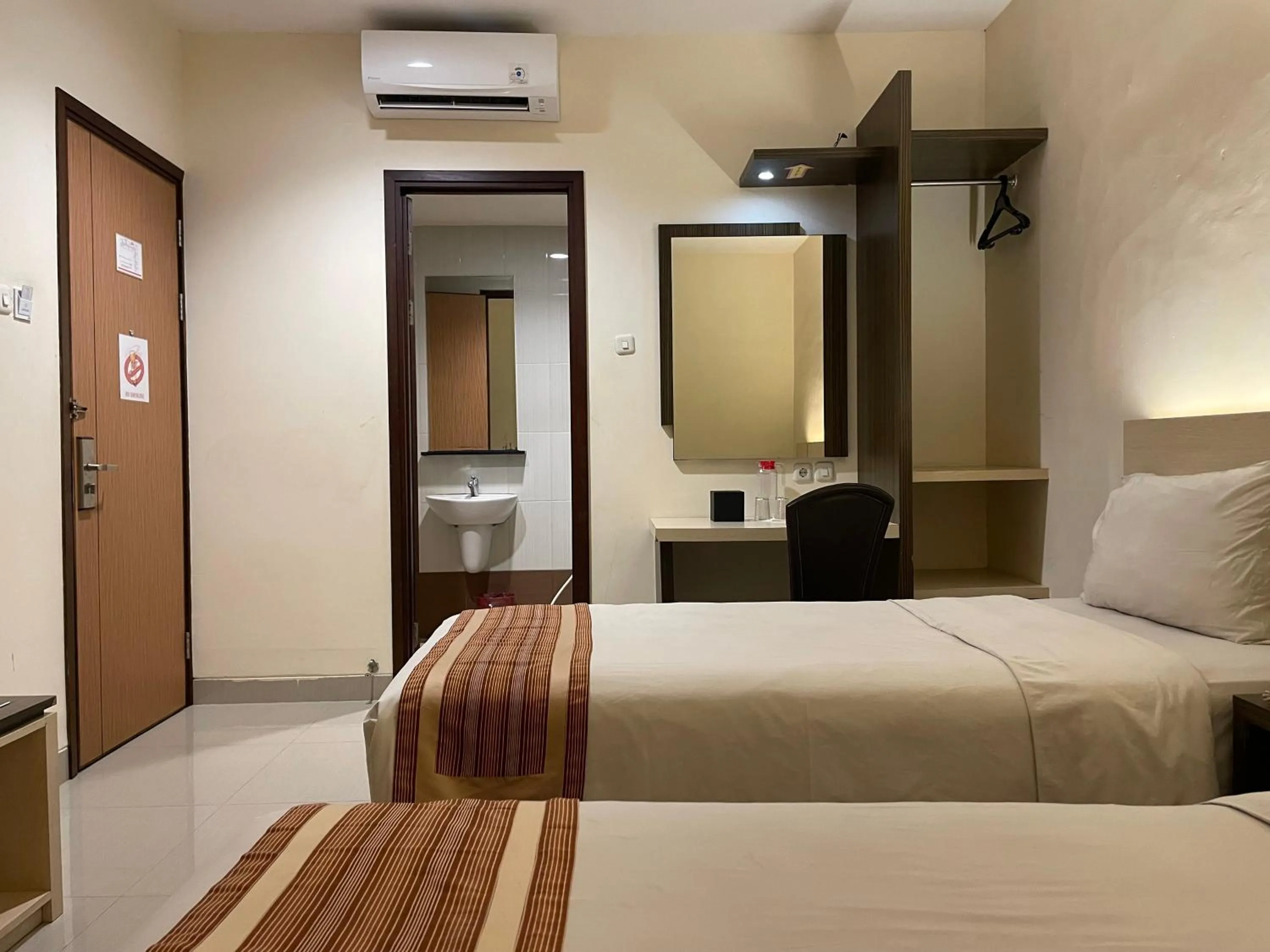 Bed in Jolin Hotel Makassar