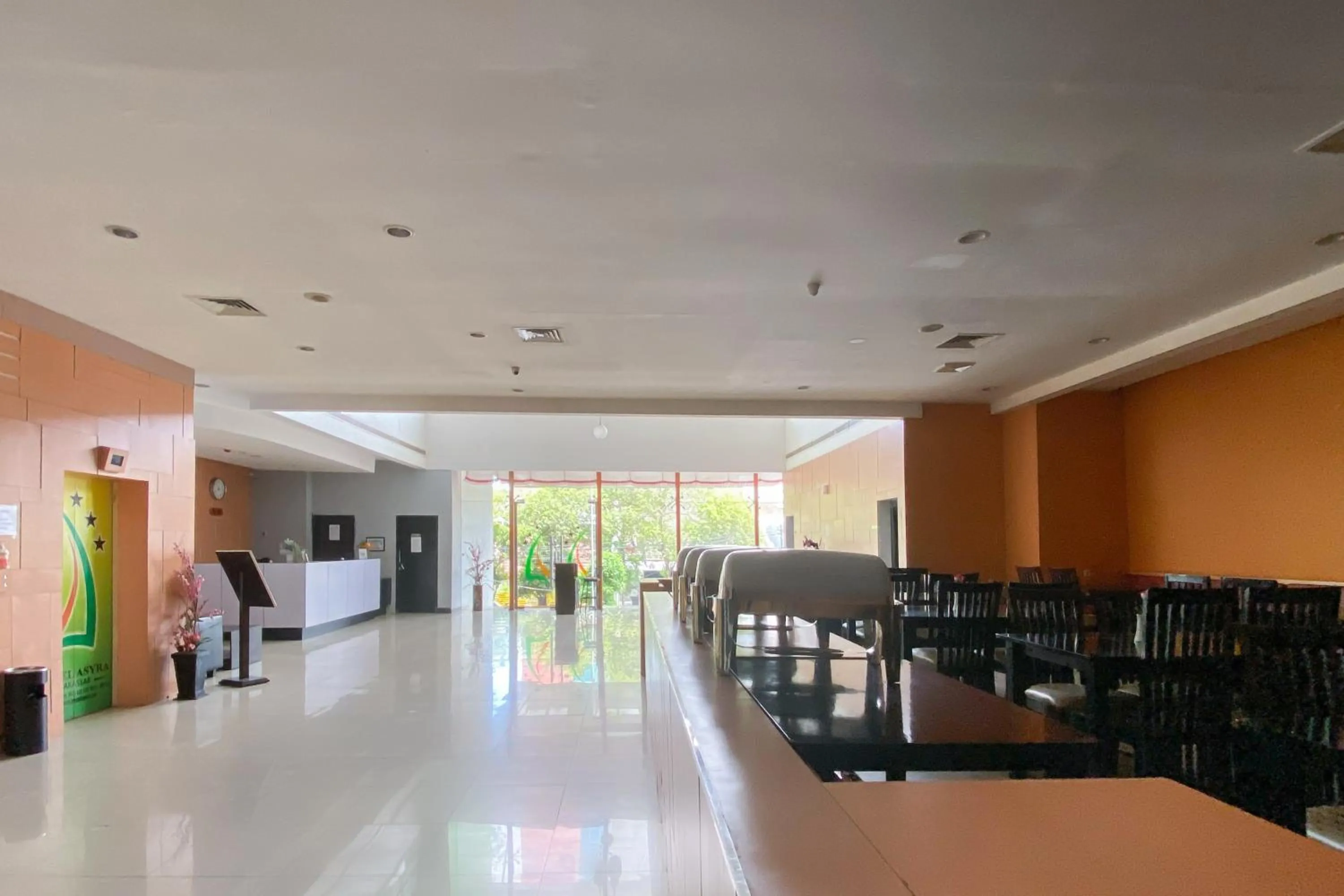 Lobby or reception in Urbanview Hotel Asyra Makassar
