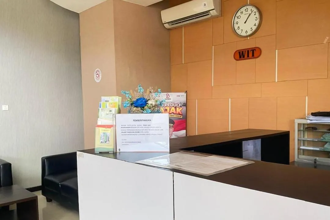 Lobby or reception in Urbanview Hotel Asyra Makassar