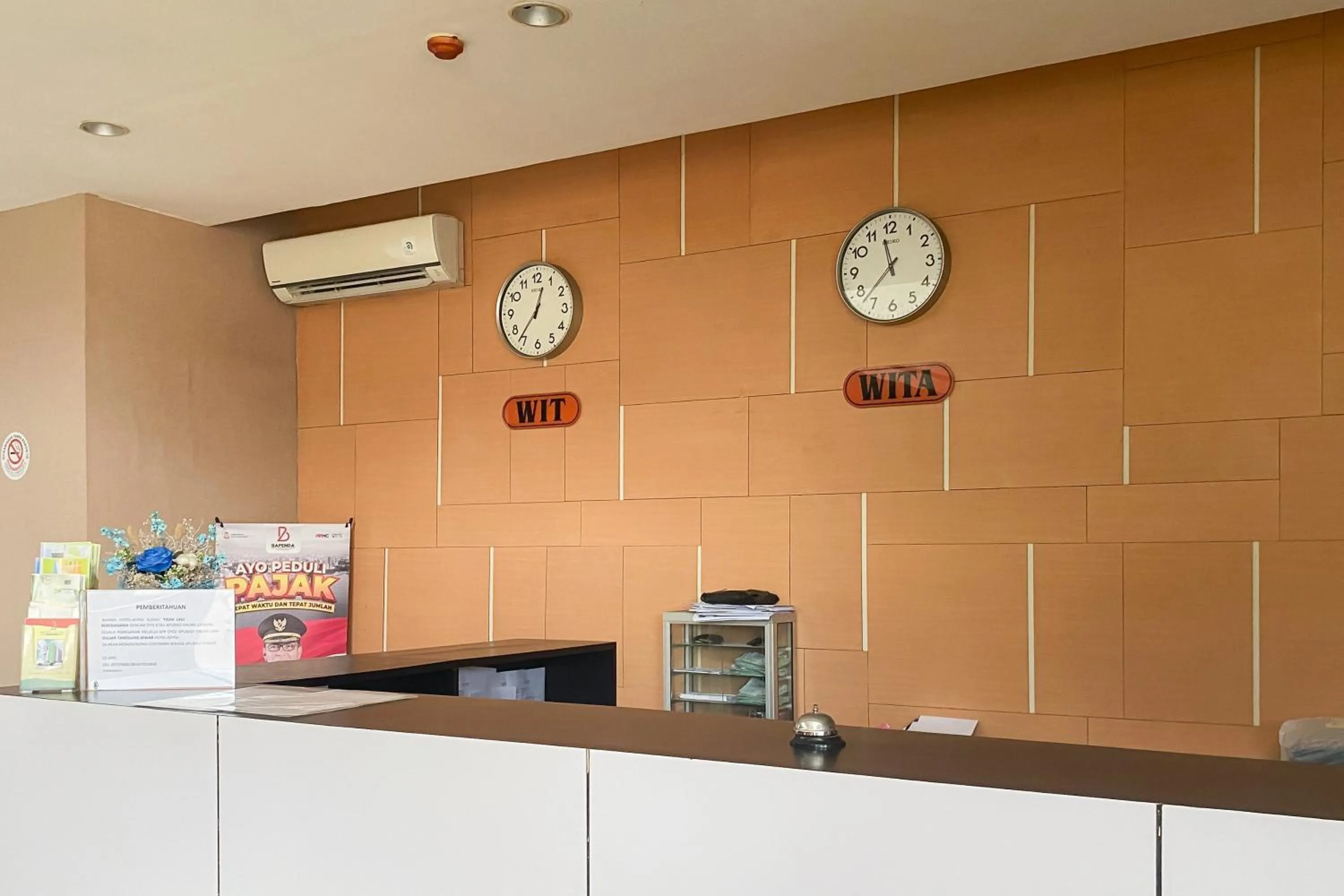 Lobby or reception in Urbanview Hotel Asyra Makassar