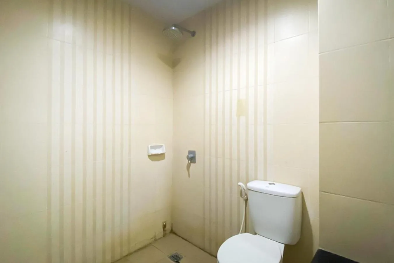 Bathroom in Urbanview Hotel Asyra Makassar